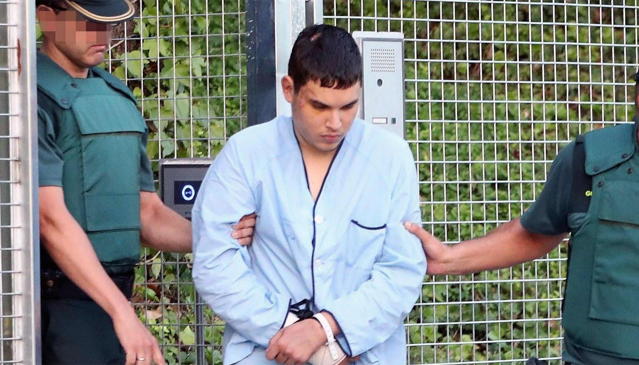 Mohammed Houli Chemlal en ser traslladat cap a l'Audiència nacional espanyola per efectuar una primera declaració, poc després dels atemptats.