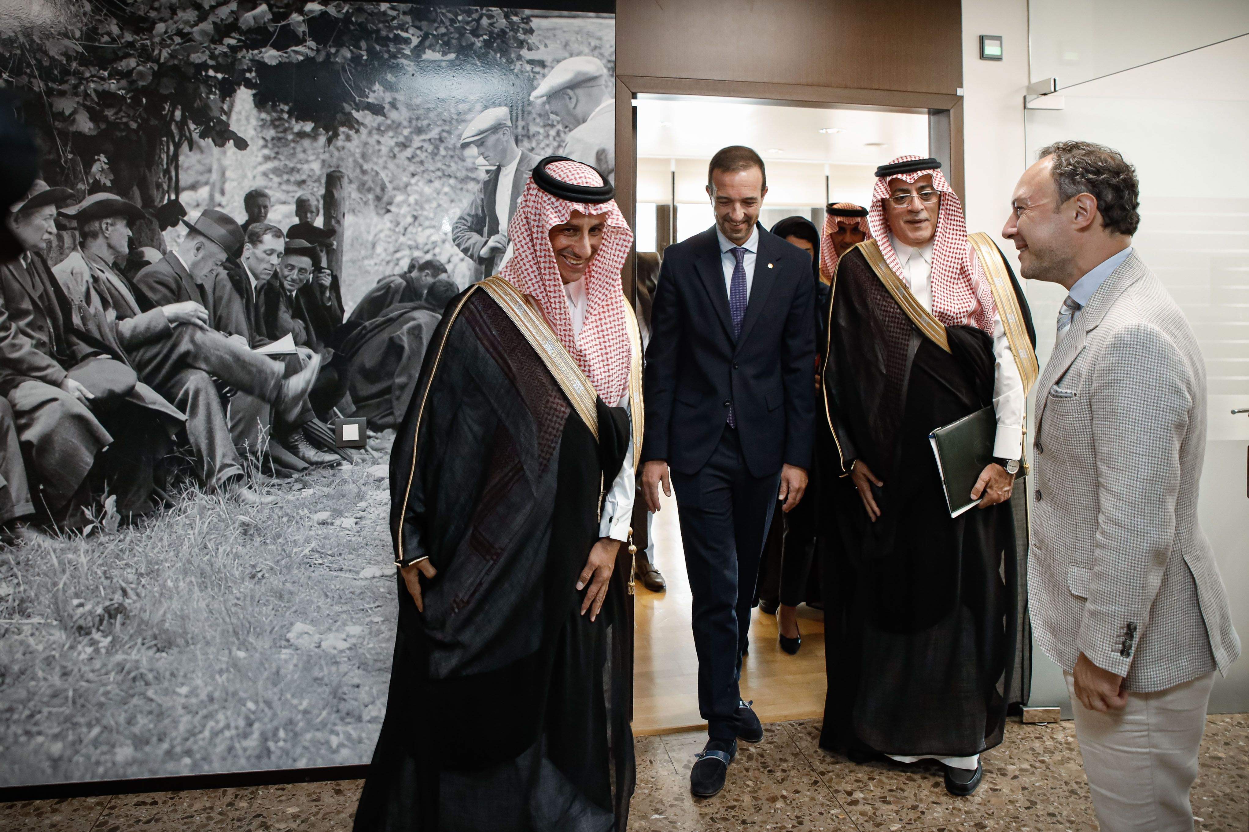 Espot i Torres amb la delegació d'Aràbia Saudita.
