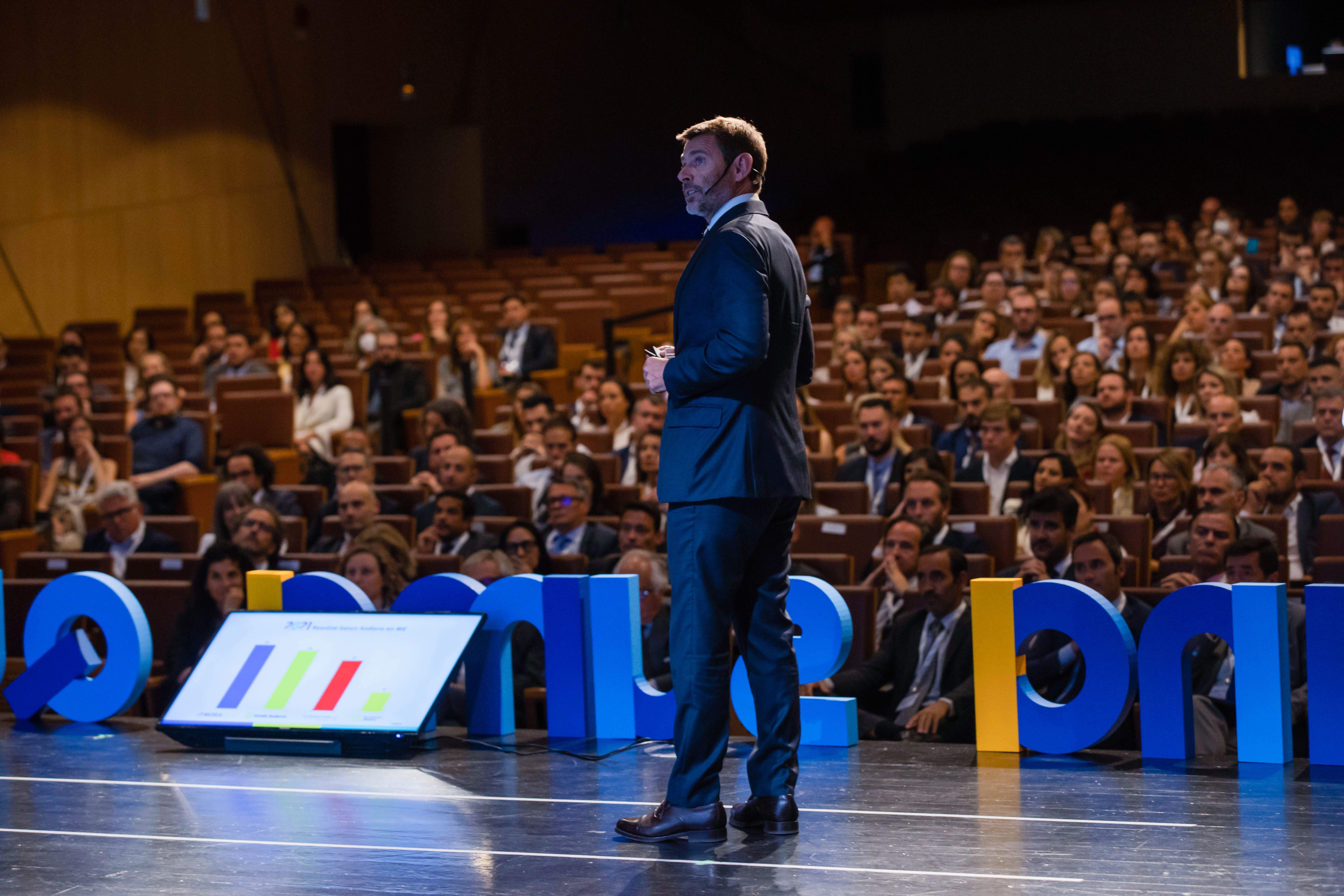 Un moment de la presentació de pla estratègic per part de Lluís Alsina.