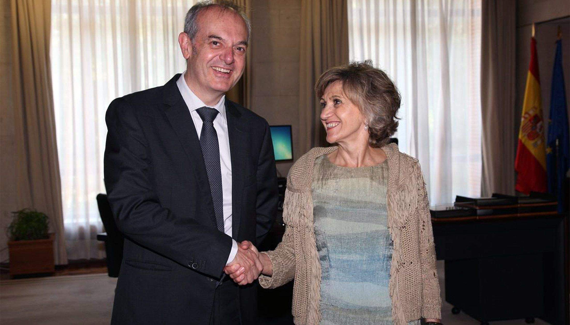 Carles Álvarez Marfany amb la seva homòloga espanyola María Luisa Carcedo.