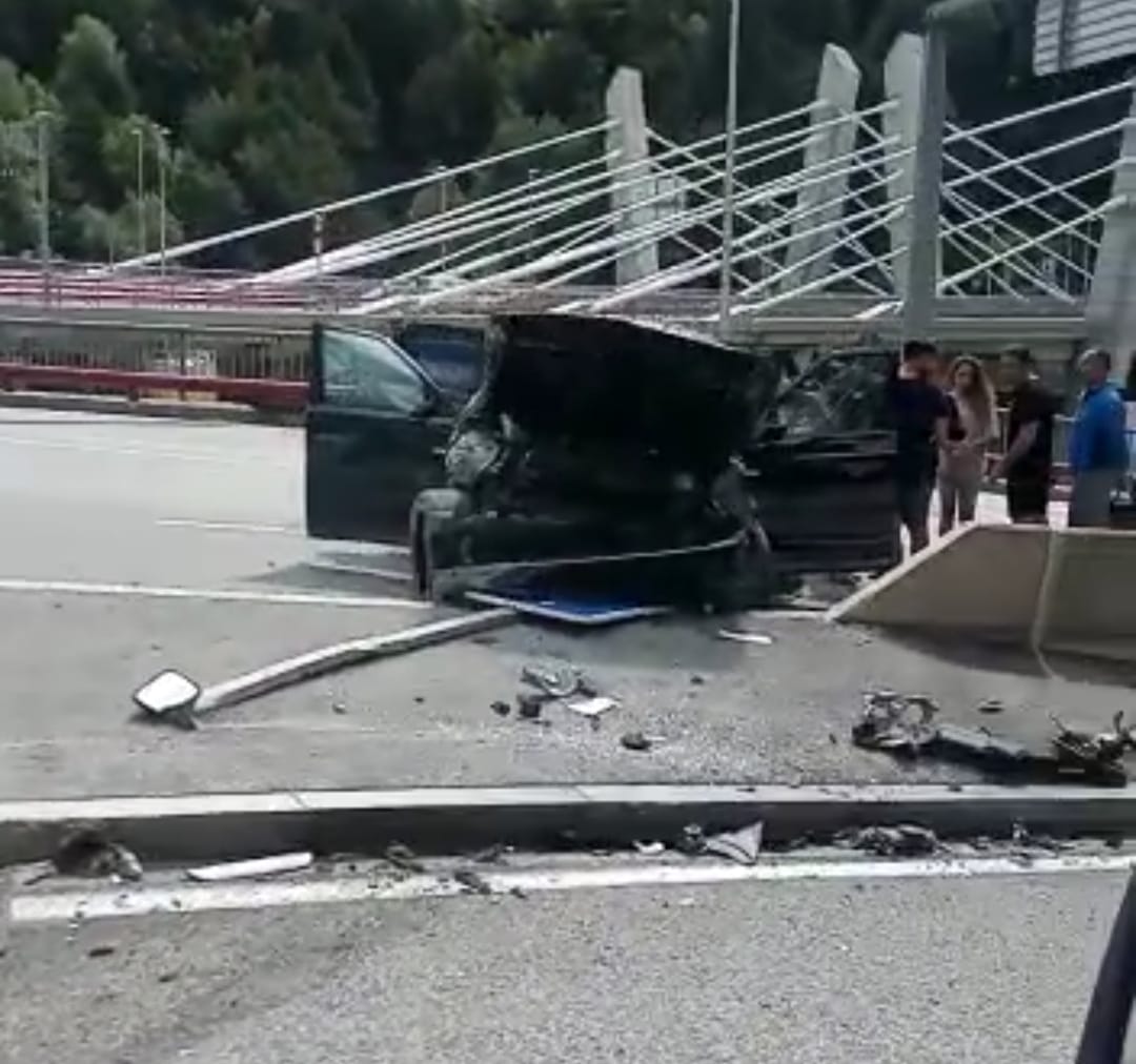 Una imatge del cotxe accidentat.