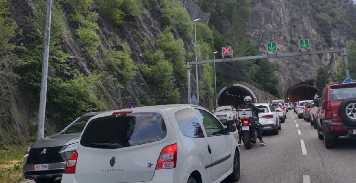 Retencions per accedir a la Massana. Retencions per accedir a la Massana.