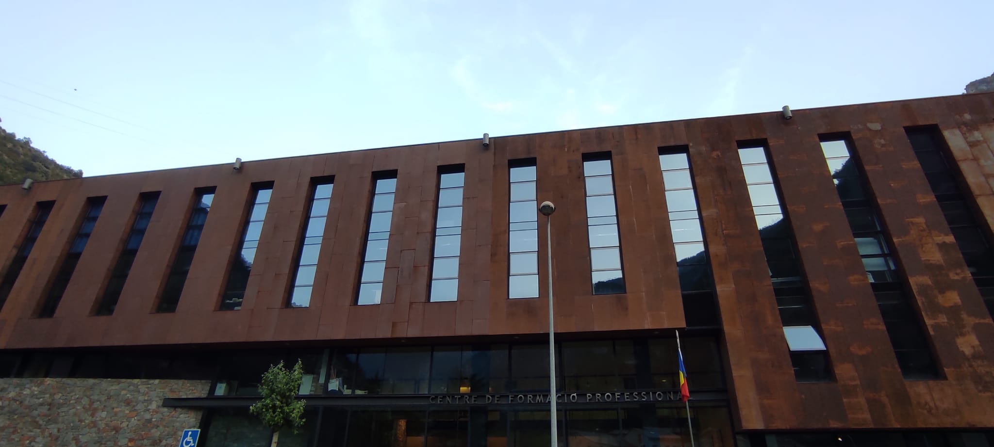 El centre d'FP a Aixovall. El centre d'FP a Aixovall.