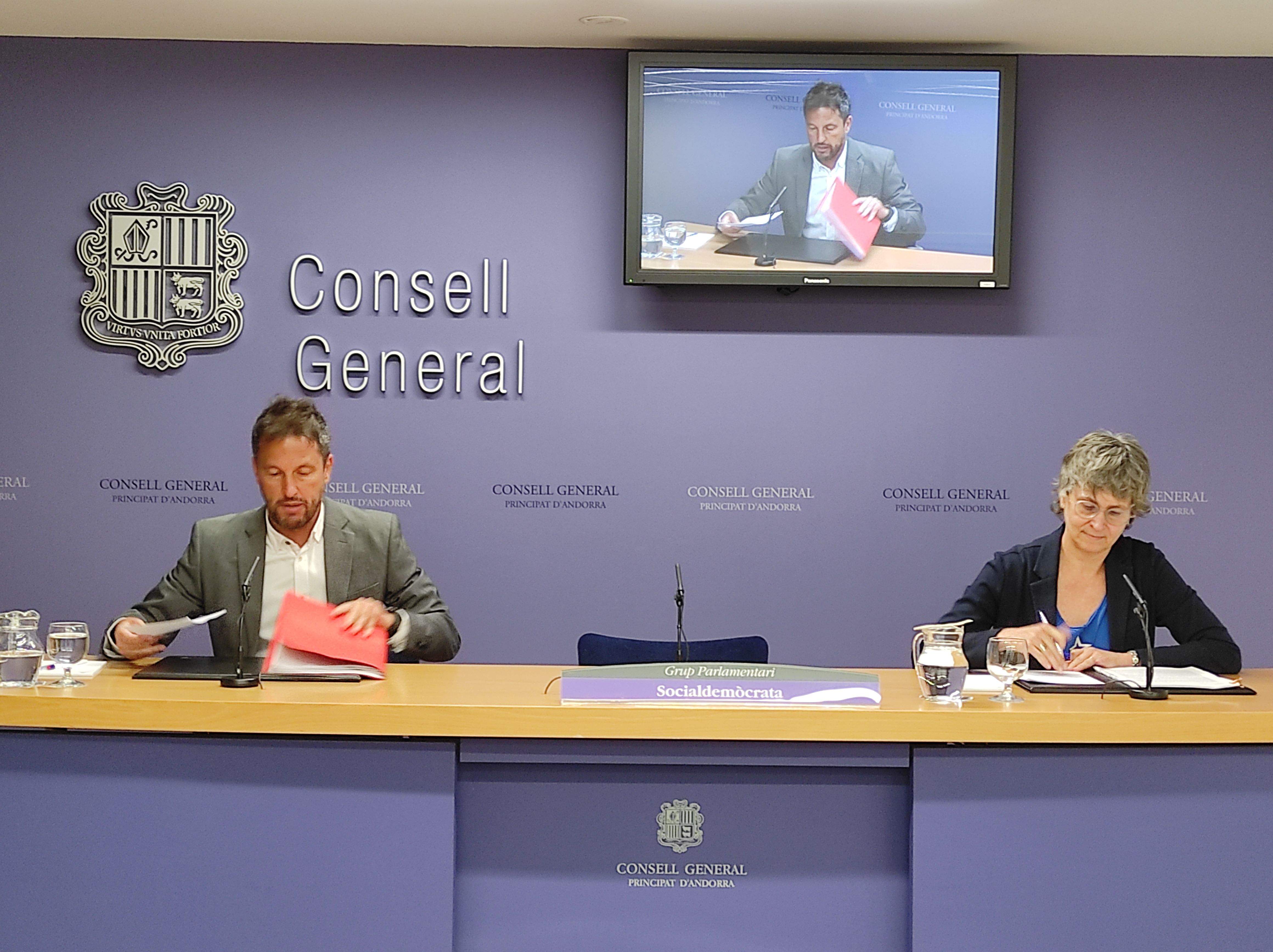 Pere López i Susanna Vela han presentat la bateria d'esmenes.