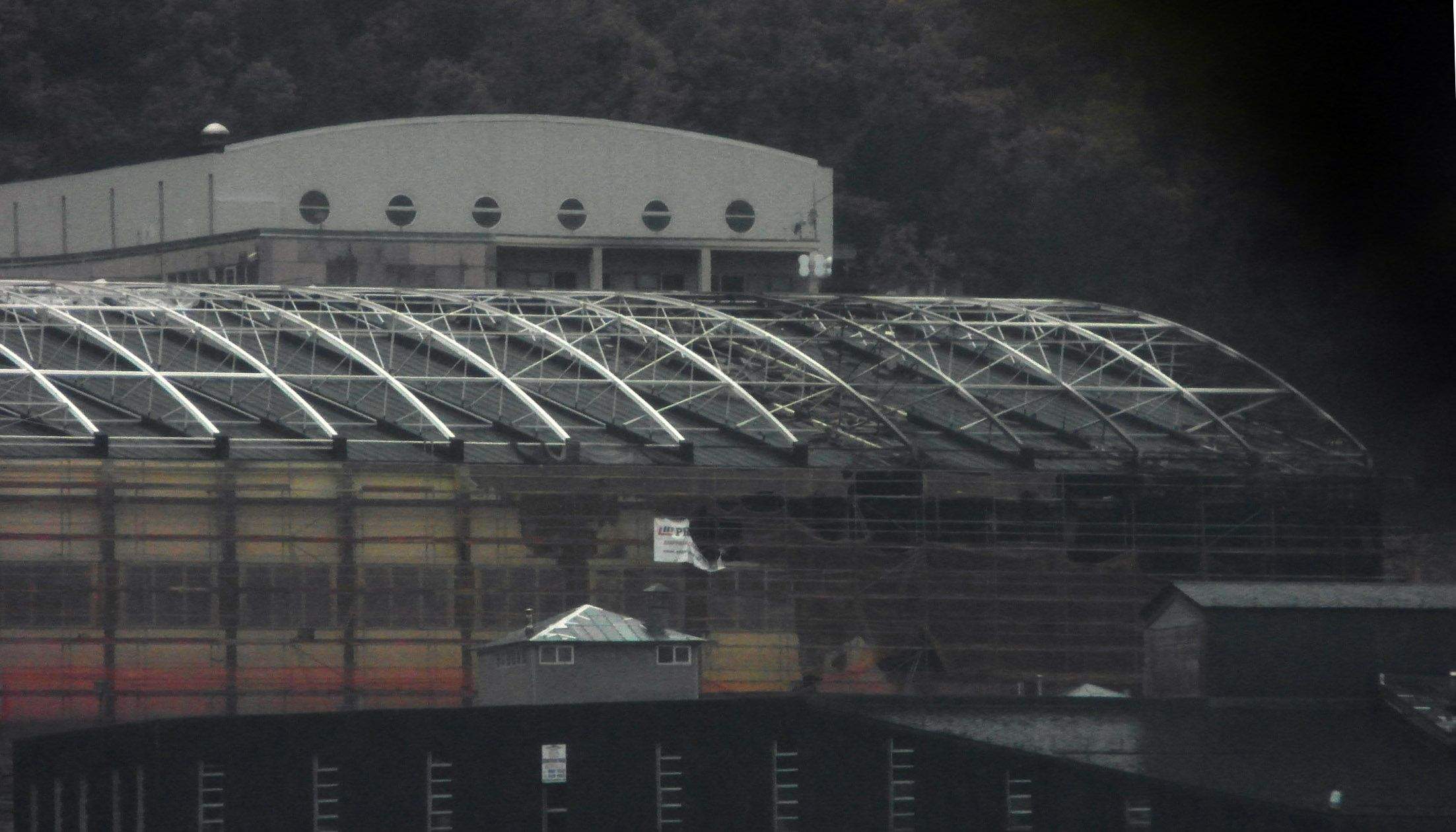 Una imatge de l'ala més afectada per l'incendi vista des de la plaça del Poble aquest migdia. Una imatge de l'ala més afectada per l'incendi vista des de la plaça del Poble aquest migdia.
