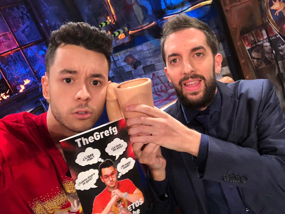 El 'youtuber' Grefg amb el presentador David Bronceno en l'entrevista d'aquest dimarts