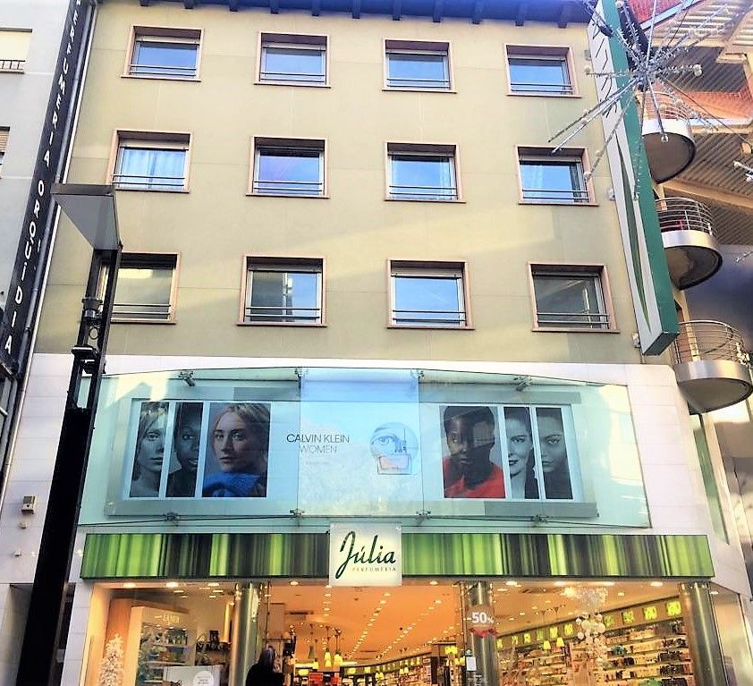 L'edifici de l'Avinguda Meritxell, número 104