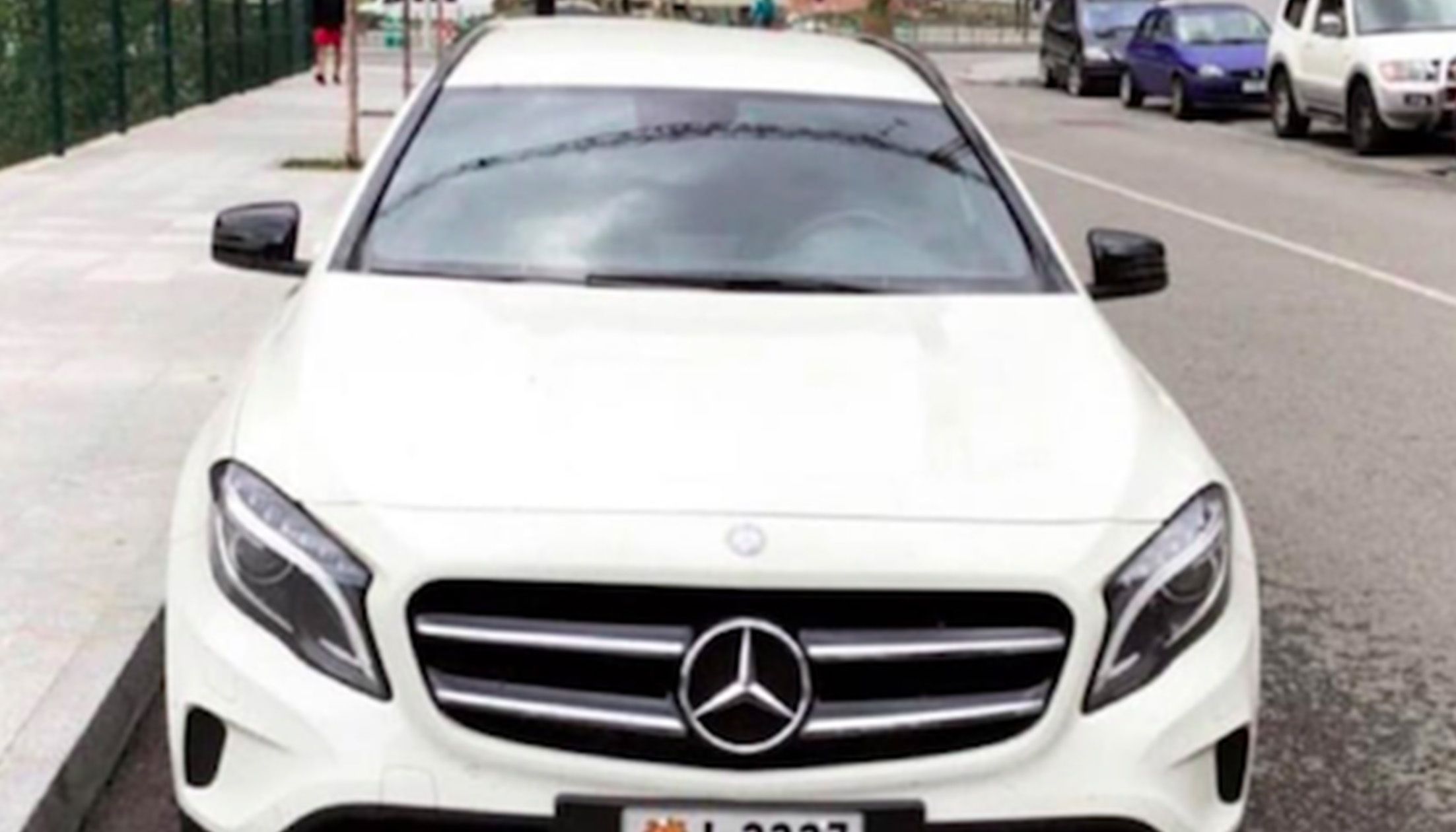 El vehicle amb que hauria marxat del país l'home, en una imatge parcial difosa inicialment per la família.