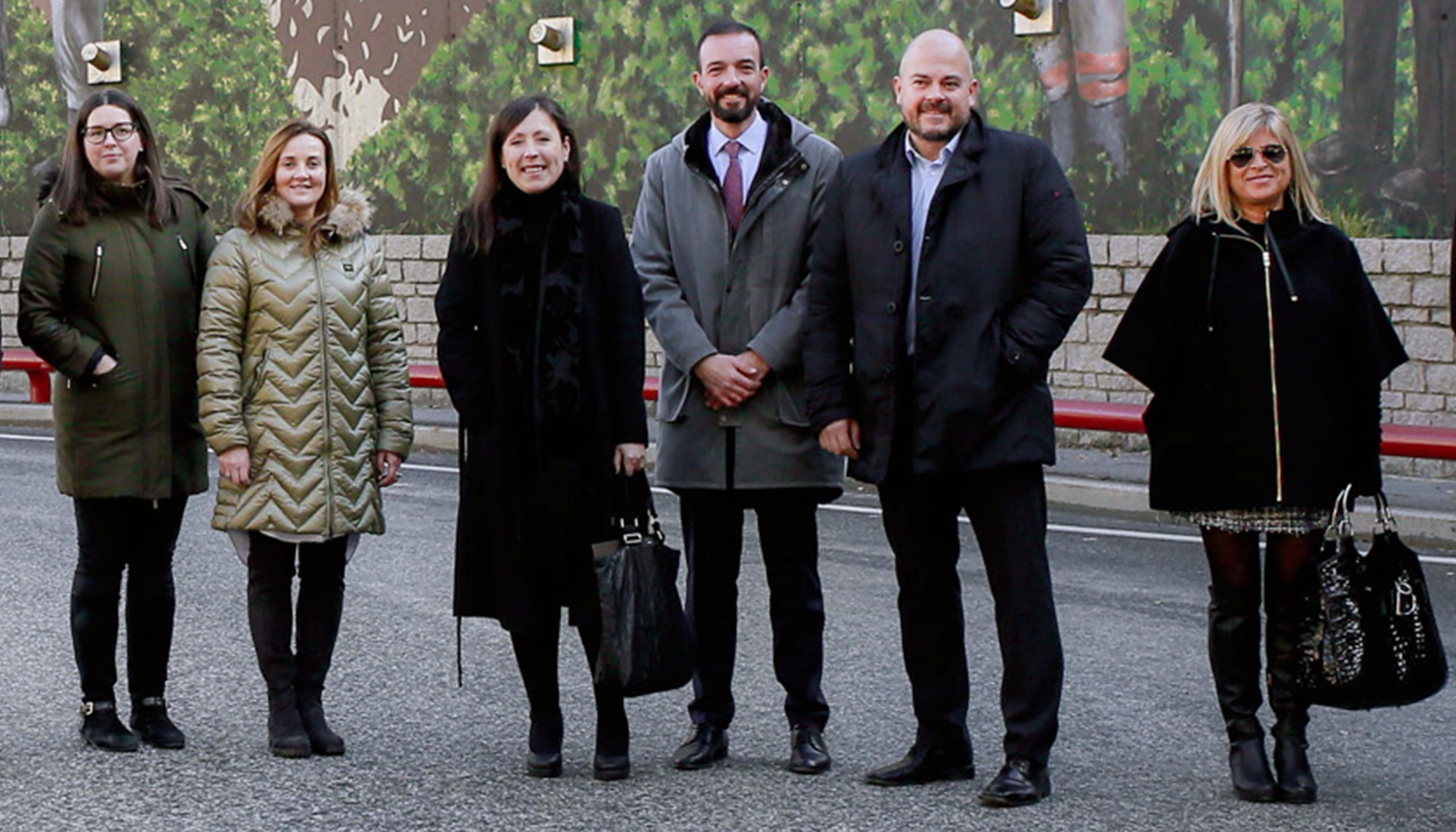 Maria Martisella (primera per l'esquerra) en un acte recent amb què va coincidir amb Jordi Torres (quart per l'esquerra).