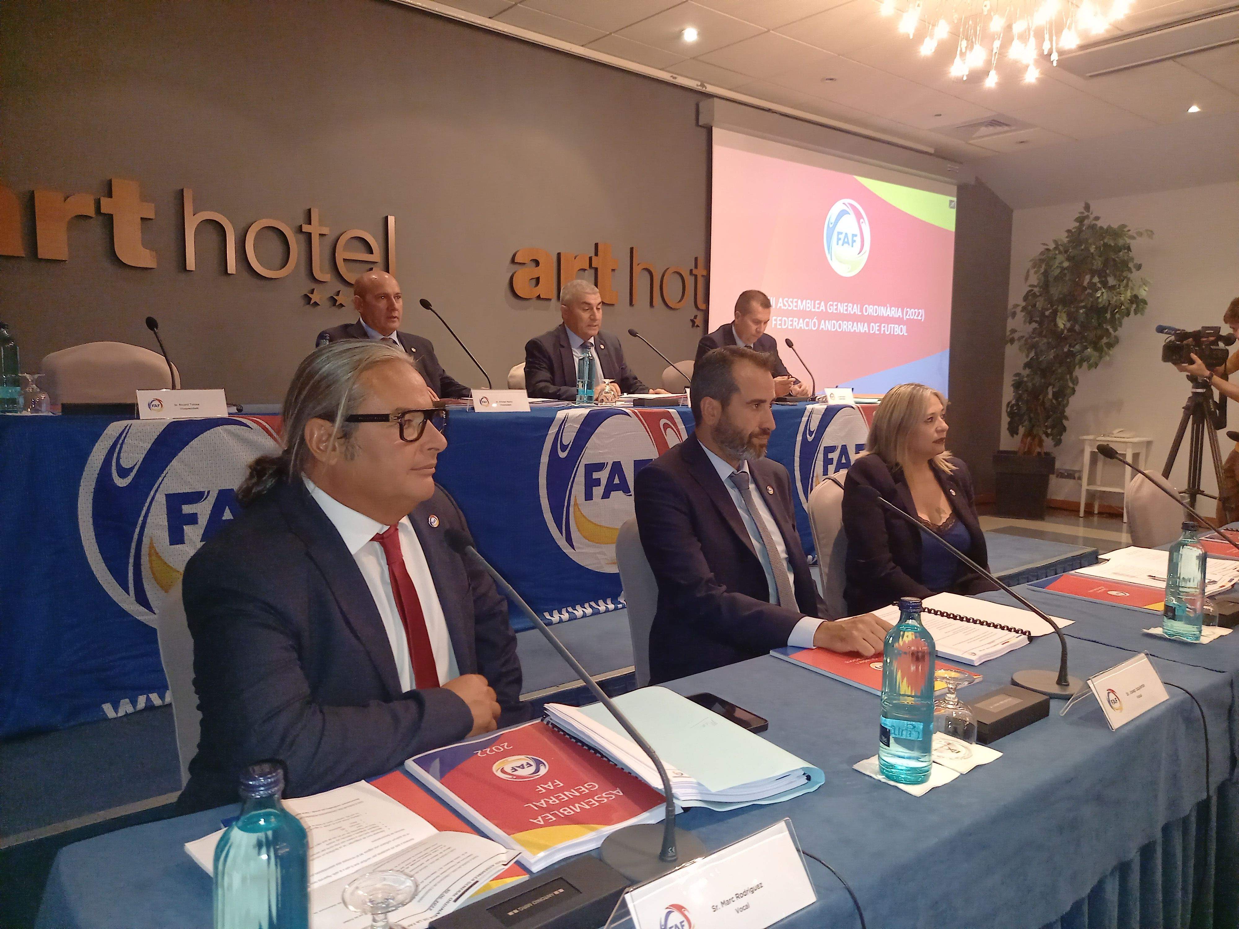 La junta directiva de la FAF, abans de l'assemblea. La junta directiva de la FAF, abans de l'assemblea.