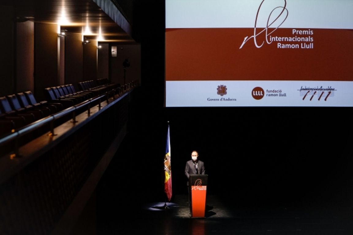 Xavier Espot en la darrera cerimònia dels premis Ramon Llull.