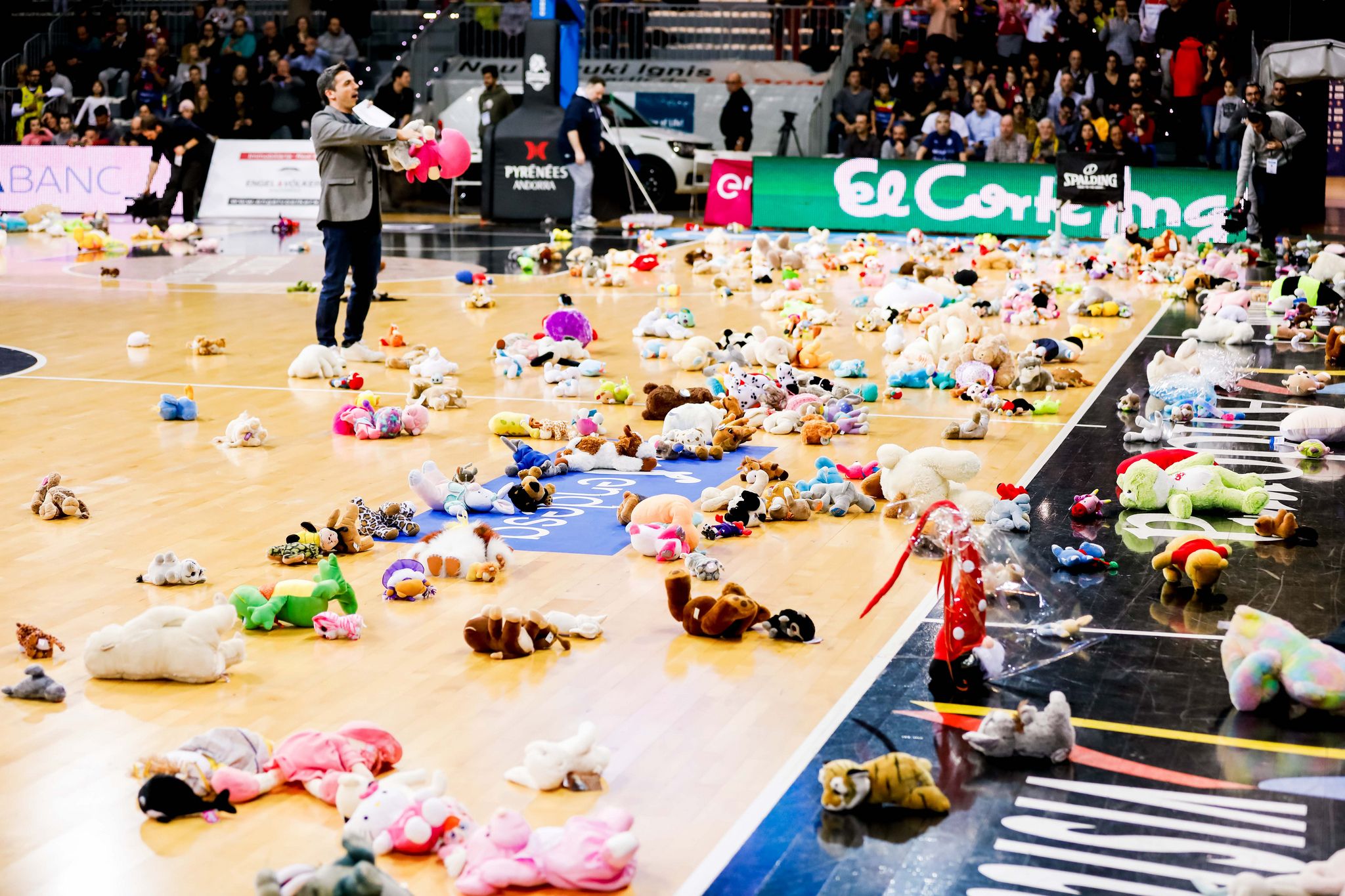 Pluja de peluixos a \'la Bombonera\'