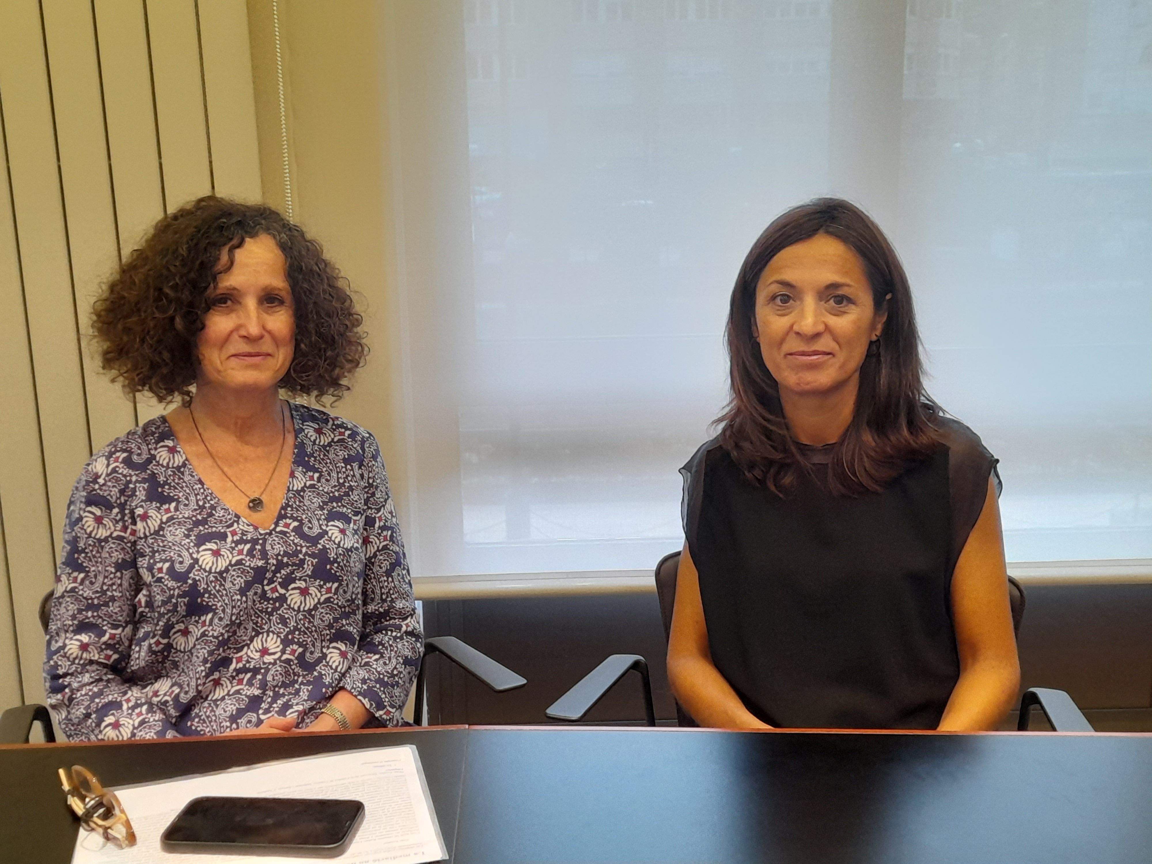 Pilar Escaer i Jordina Ticó a la seu de la Cambra de Comerç.