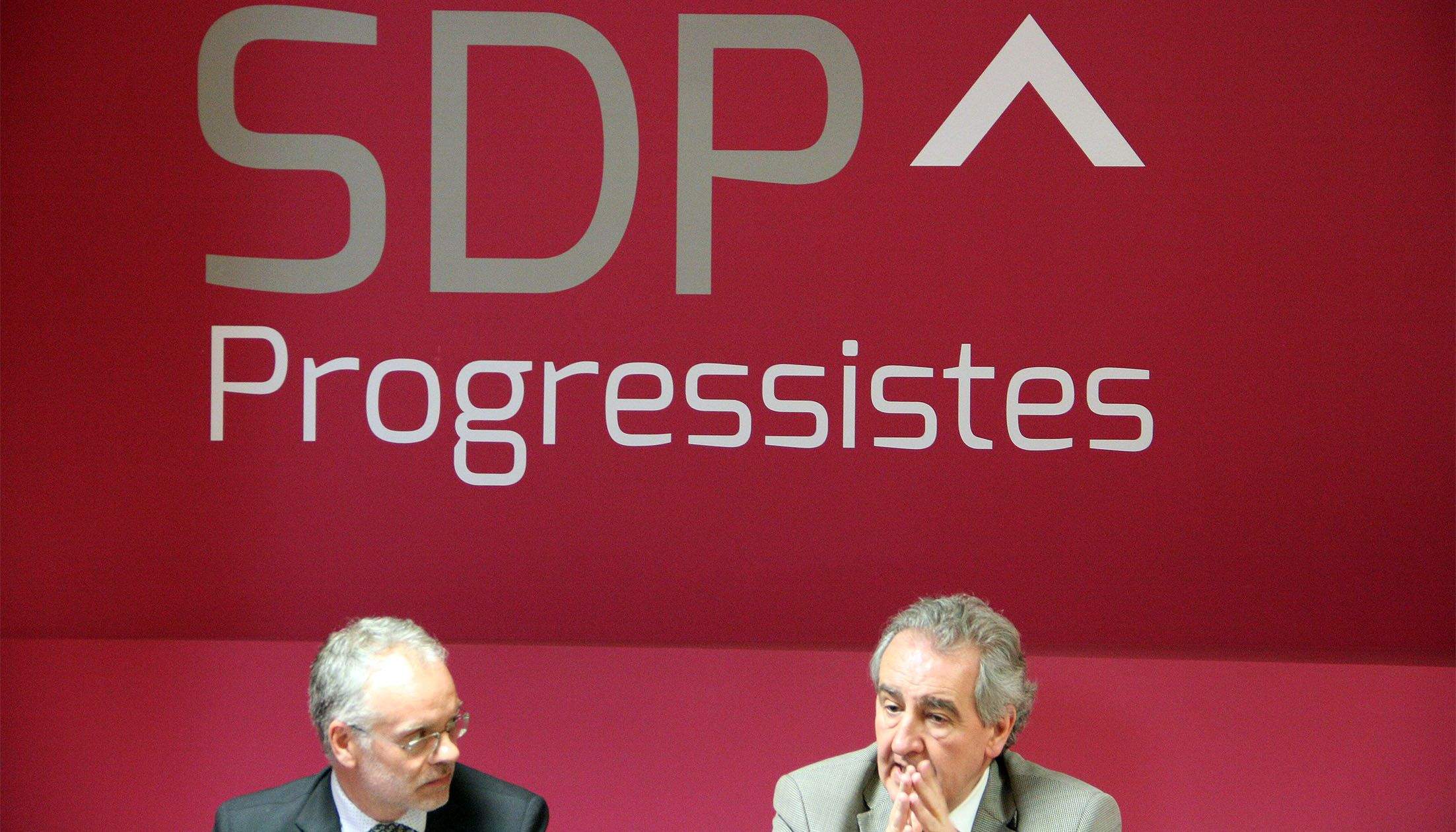 El candidat progressista, Josep Roig, i el president del partit, Jaume Bartumeu, durant la compareixença.