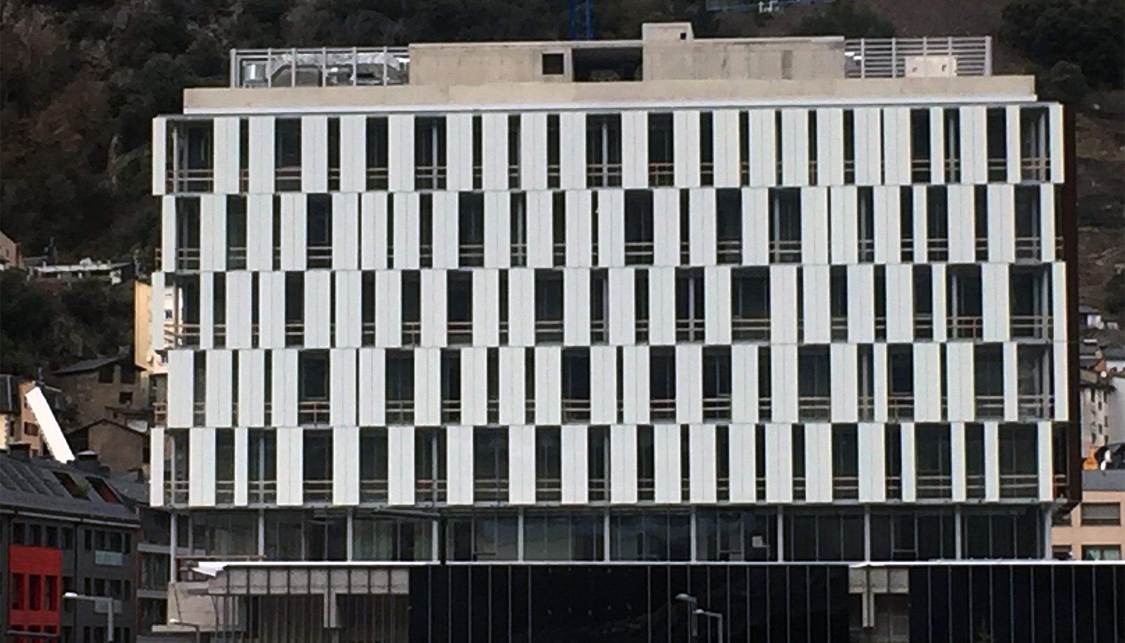 Una imatge exterior actual del nou edifici per a l'administració de Justícia.