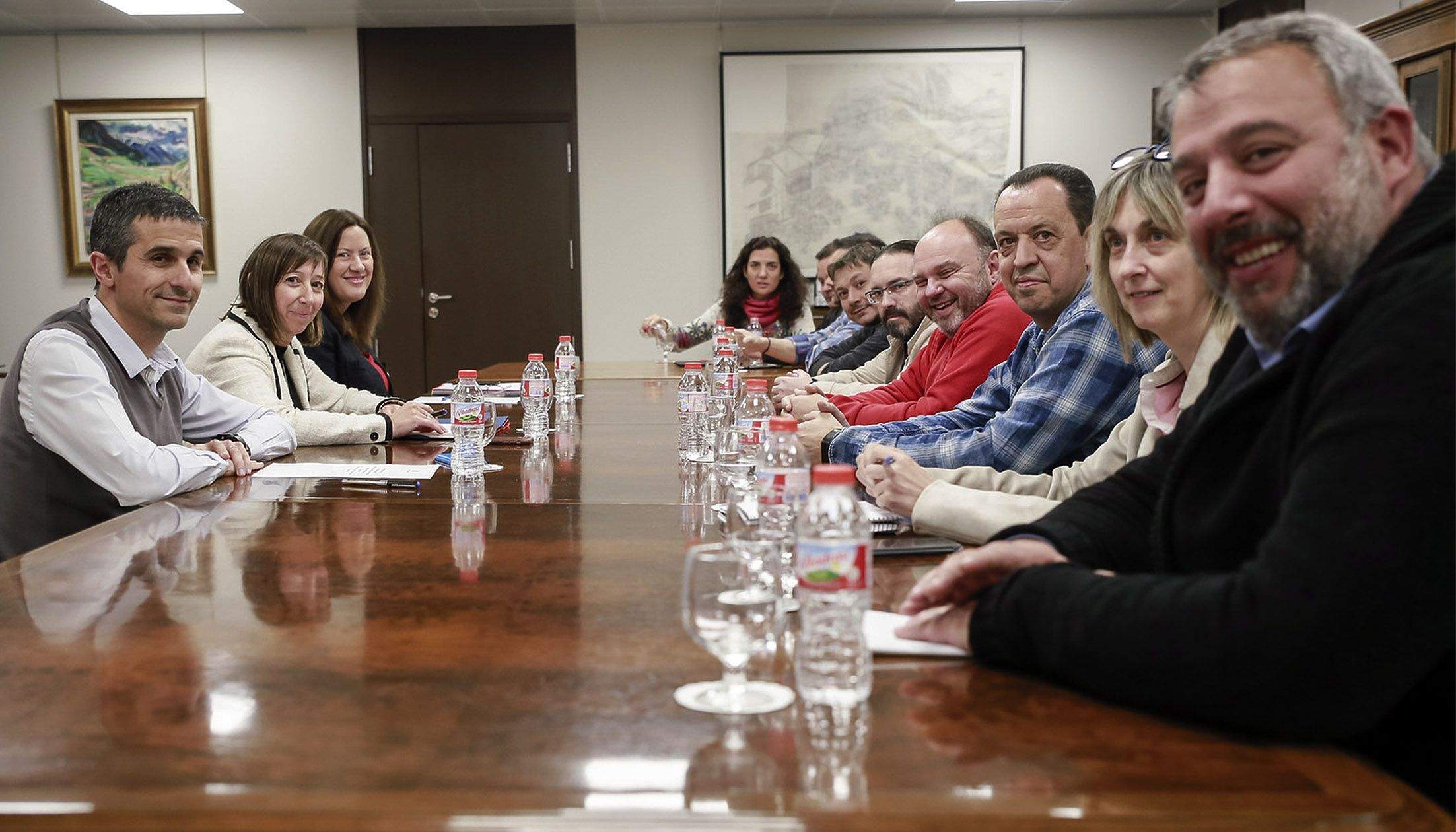 Una de les trobades per parlar de la llei de la Funció Pública, l'abril de l'any passat. Una de les trobades per parlar de la llei de la Funció Pública, l'abril de l'any passat.