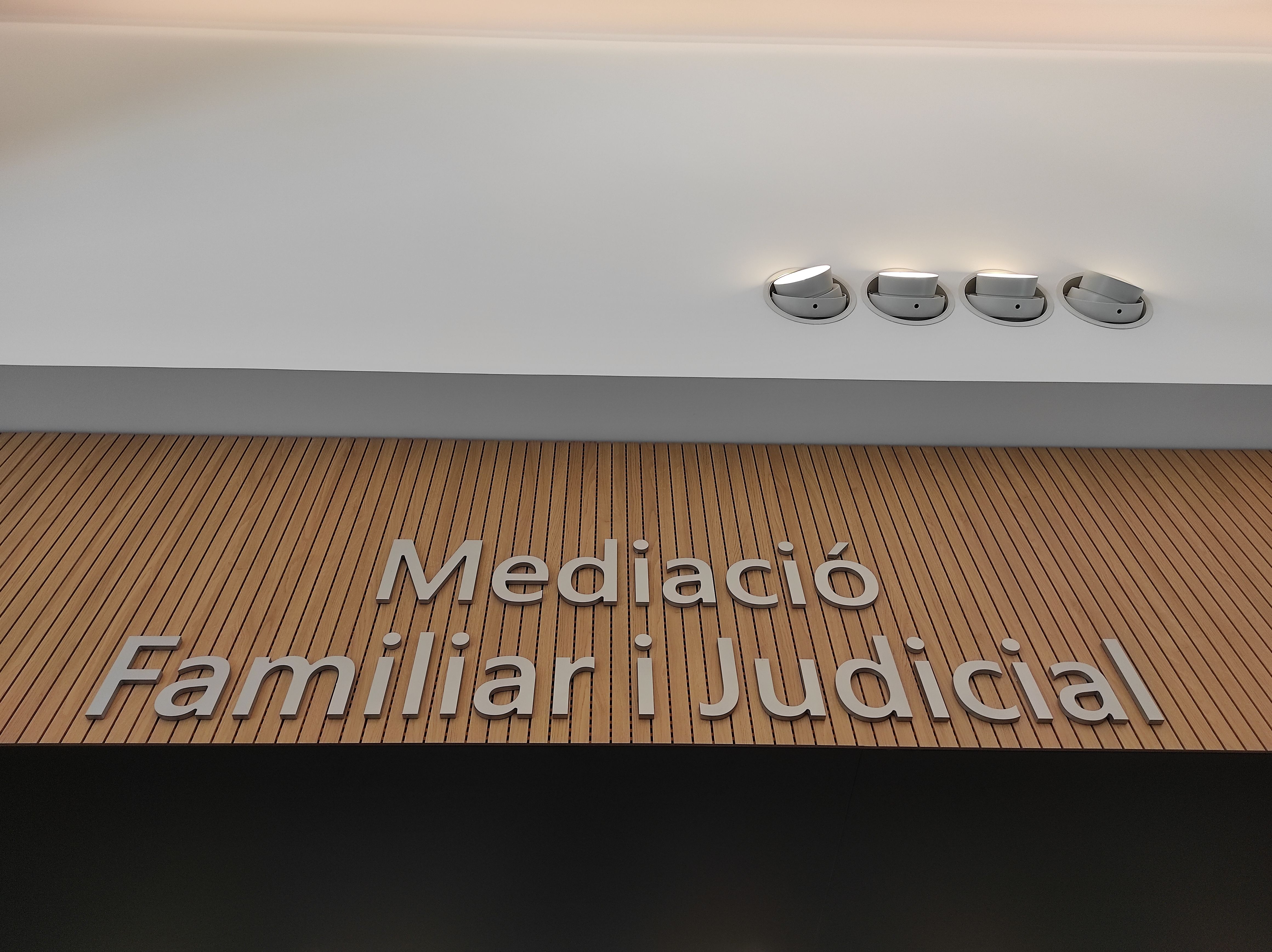 Dependències de Mediació Familiar i Judicial a la Seu de la Justícia. Dependències de Mediació Familiar i Judicial a la Seu de la Justícia.