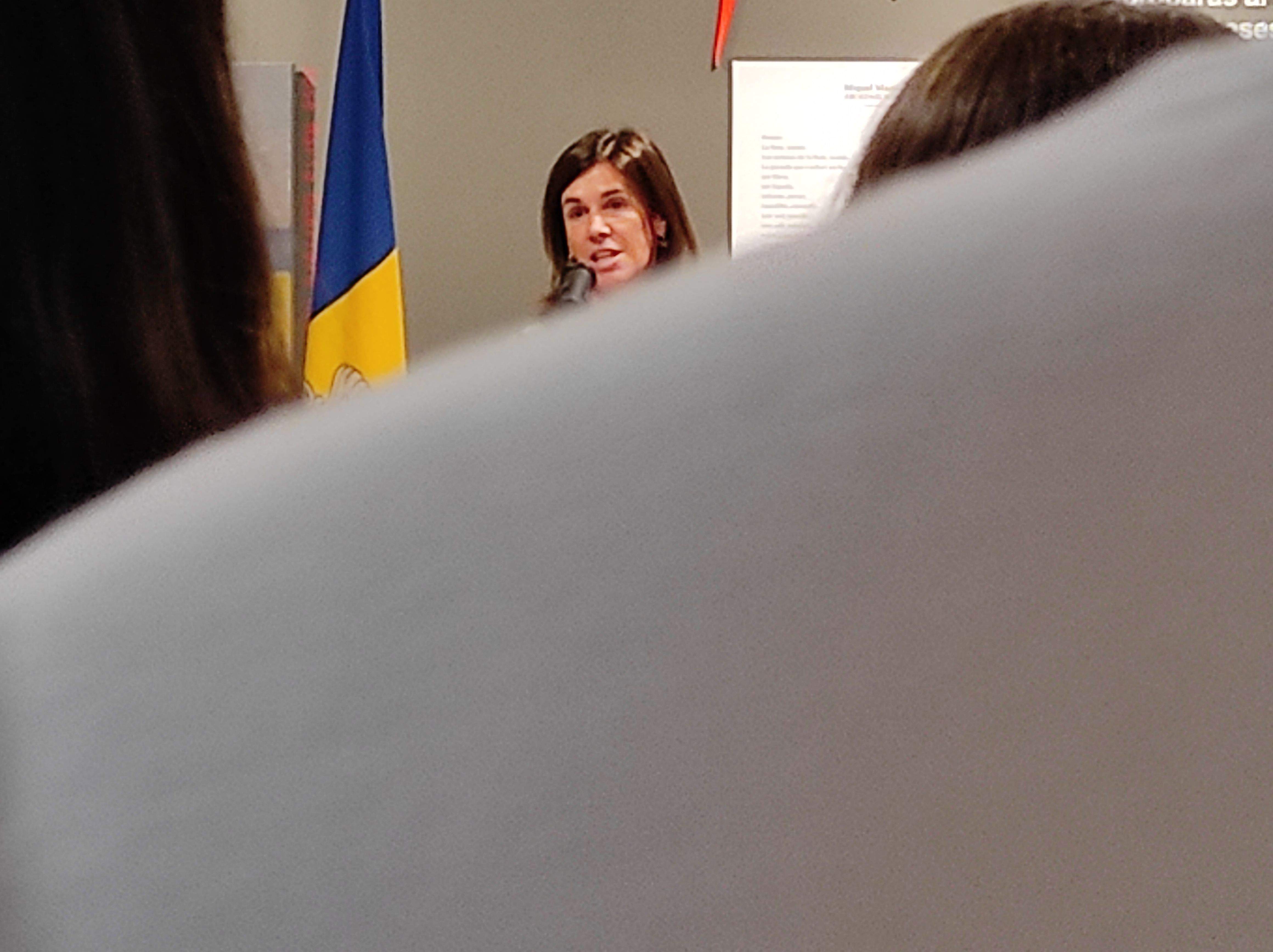 Ester Vilarrubla durant els discursos.