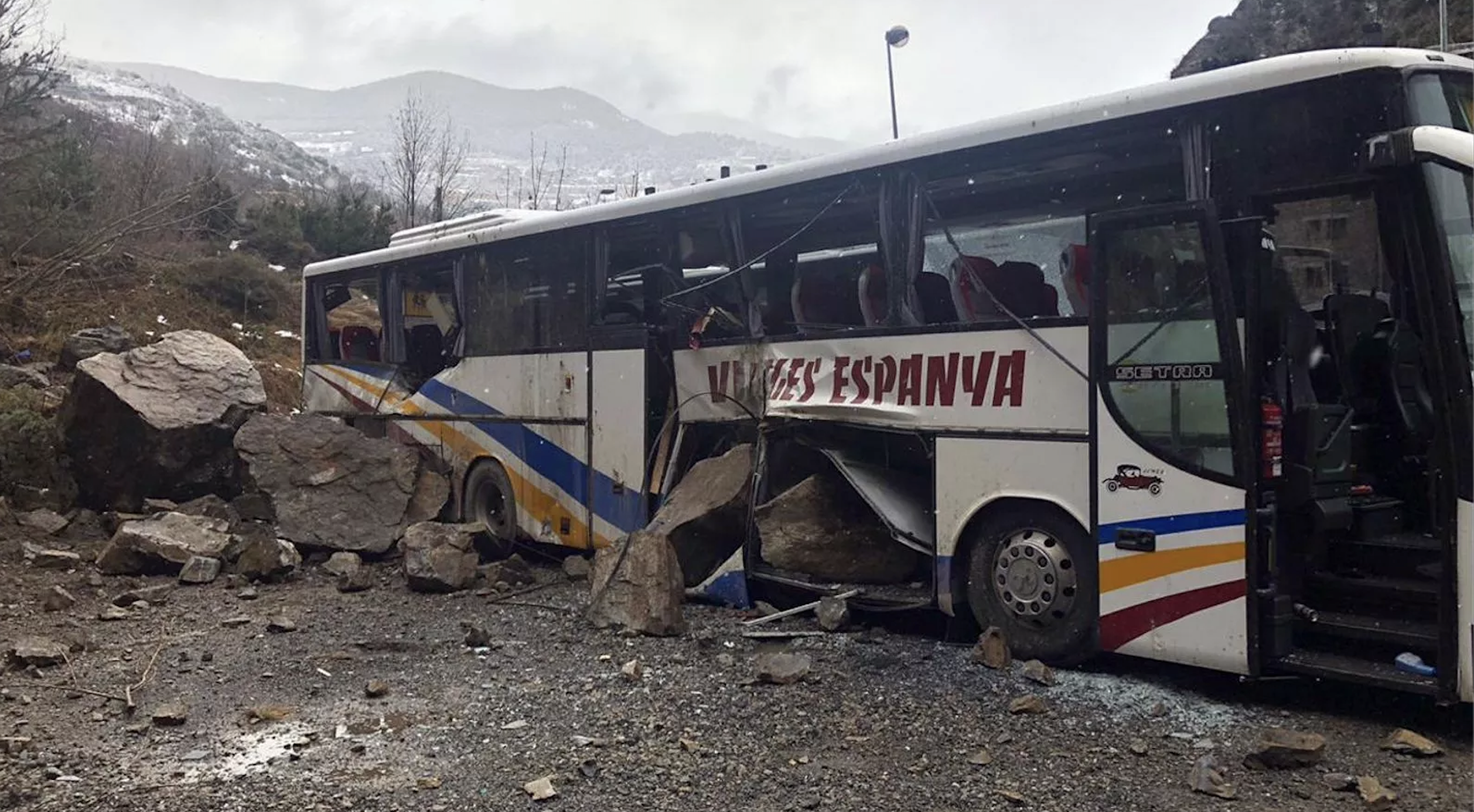 Un dels vehicles danyats.