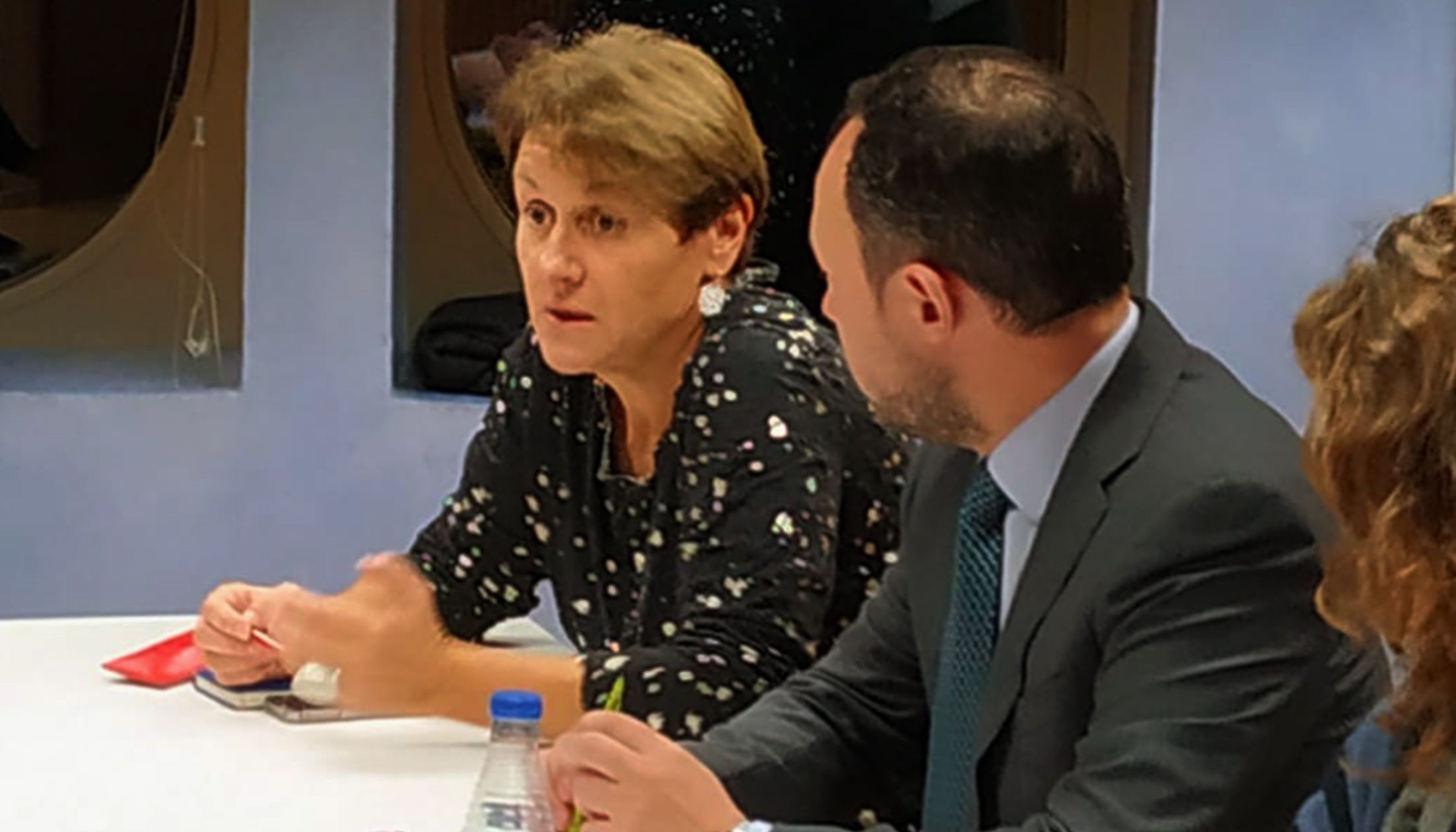 Roser Suñé i Xavier Espot durant una reunió de treball, fa unes setmanes, amb el comitè demòcrata de Sant Julià.