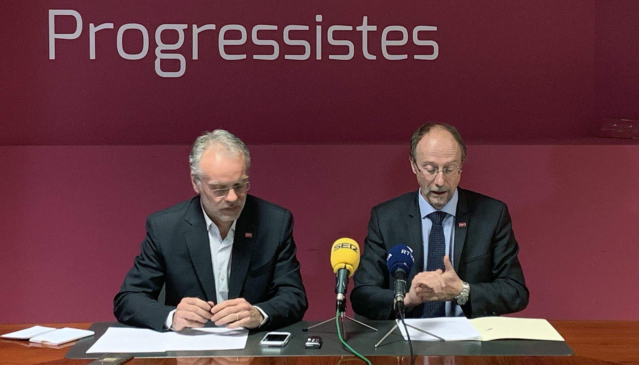 Josep Roig i Víctor Naudi durant la compareixença.