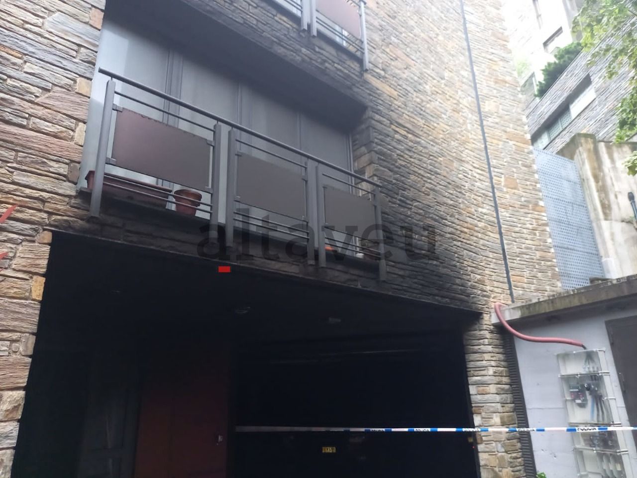 Accés al pàrquing per la planta baixa.