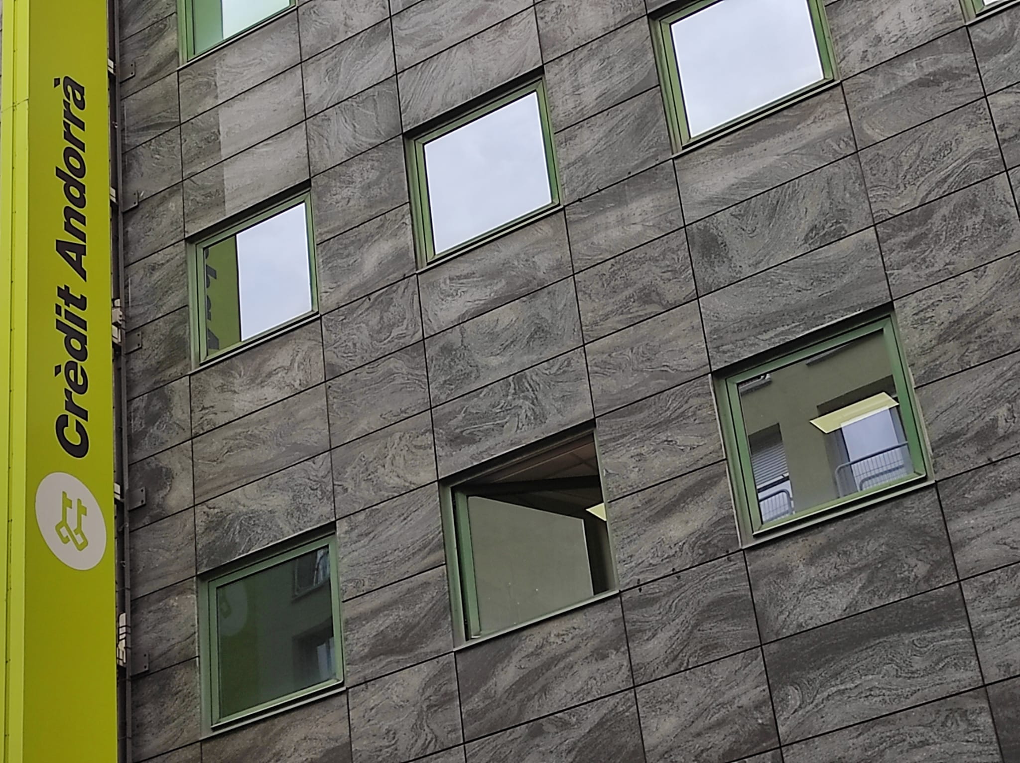 Imatge de la façana del Crèdit Centre.