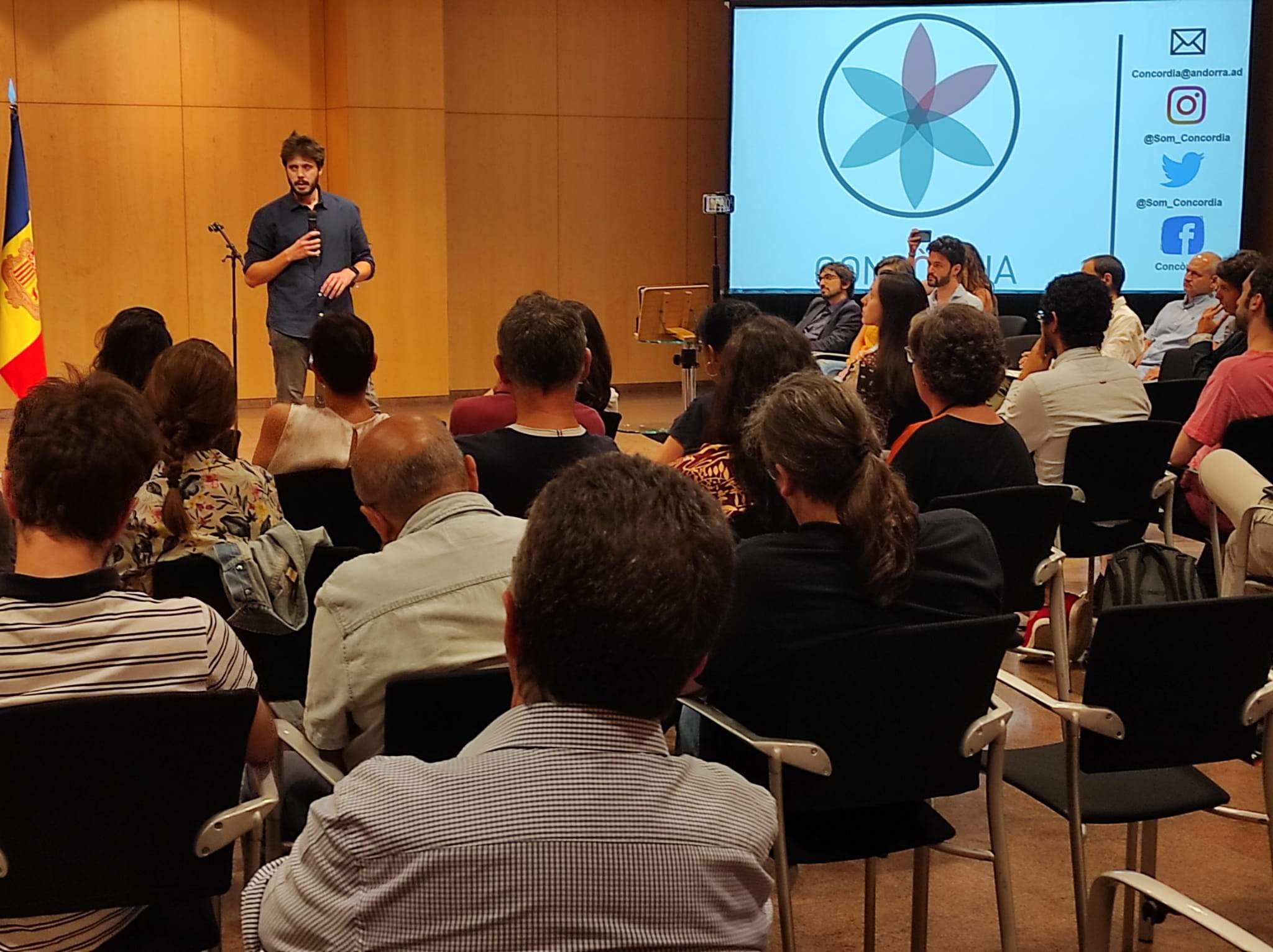 Cerni Cairat a la presentació del moviment Concòrdia.