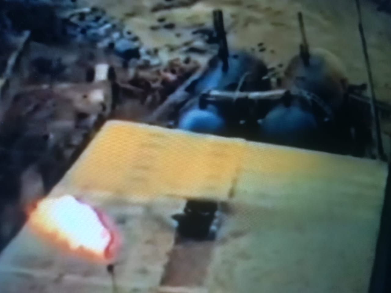 El dipòsit poques hores després de la flamarada que va provocar la mort d'Amadeu Rossell. El dipòsit poques hores després de la flamarada que va provocar la mort d'Amadeu Rossell.