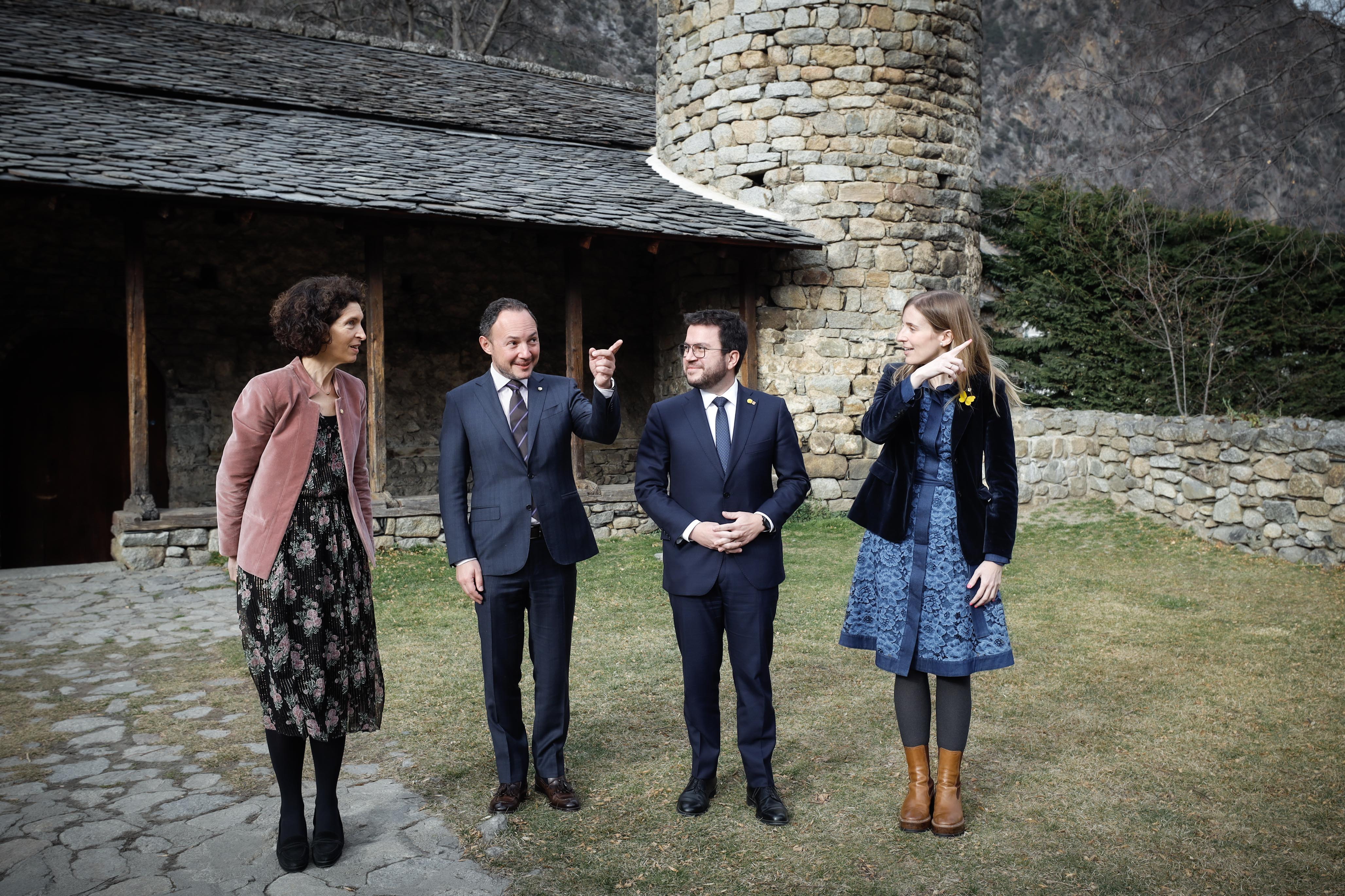 Maria Ubach, Xavier Espot, Pere Aragonès i Victòria Alsina en una visita a Santa Coloma.