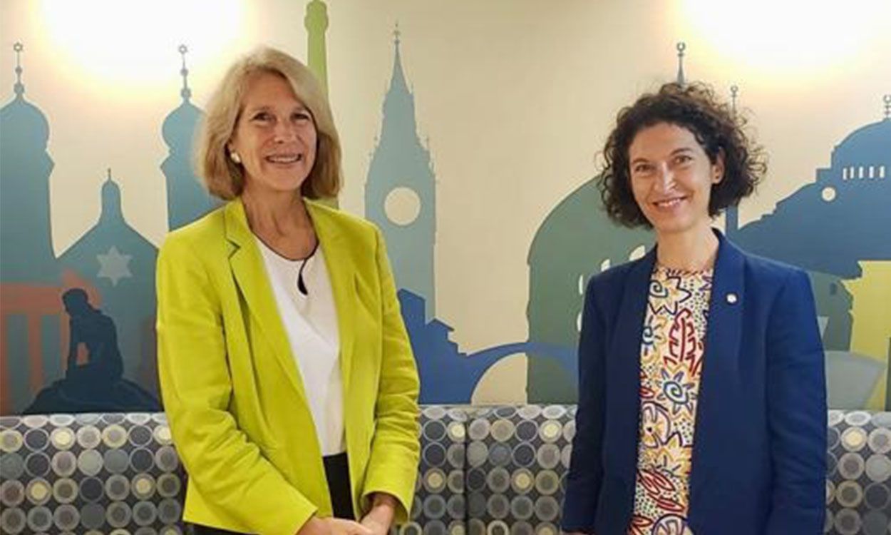 Ubach amb la secretària adjunta per als Afers Europeus i Euroasiàtics dels Estats Units