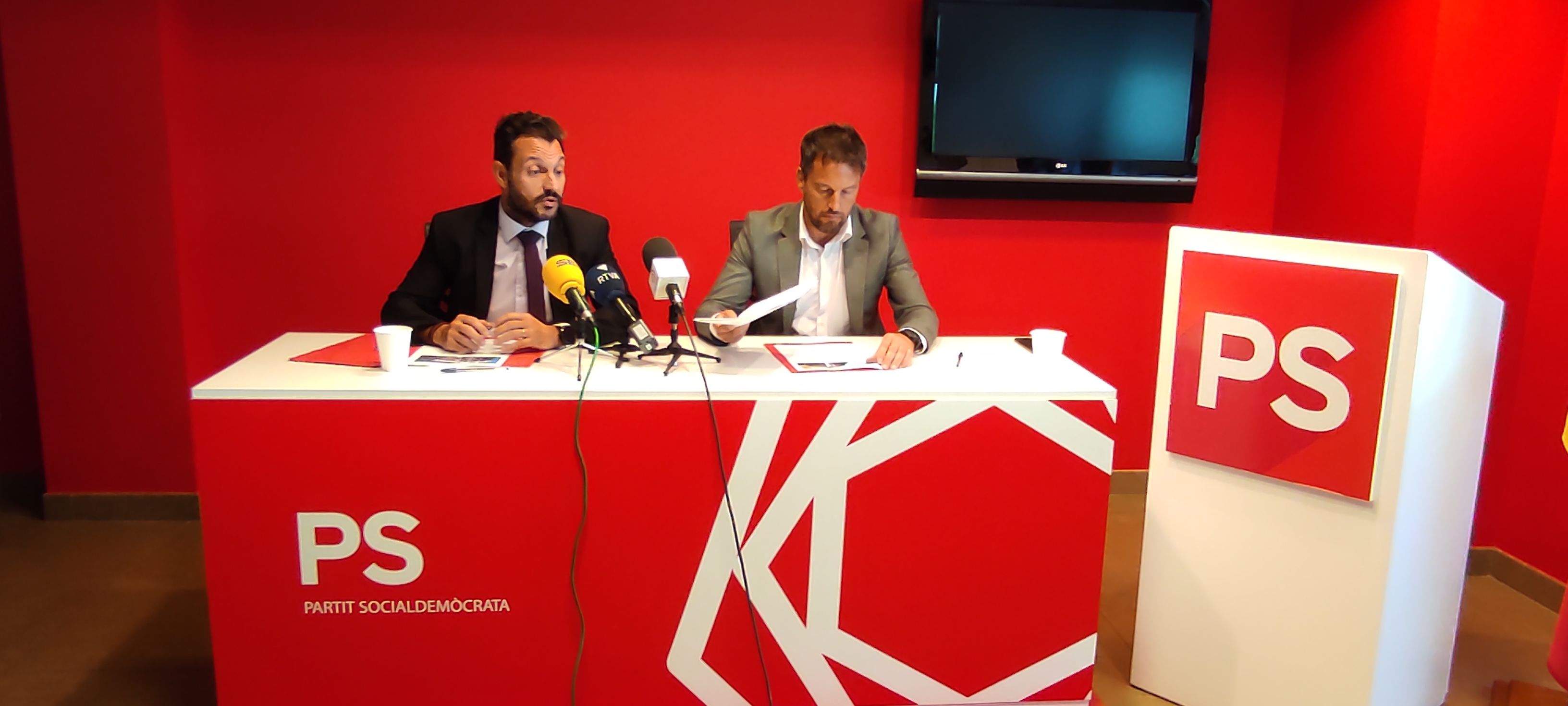 Gerard Alís i Pere López han comparegut a la seu del PS.