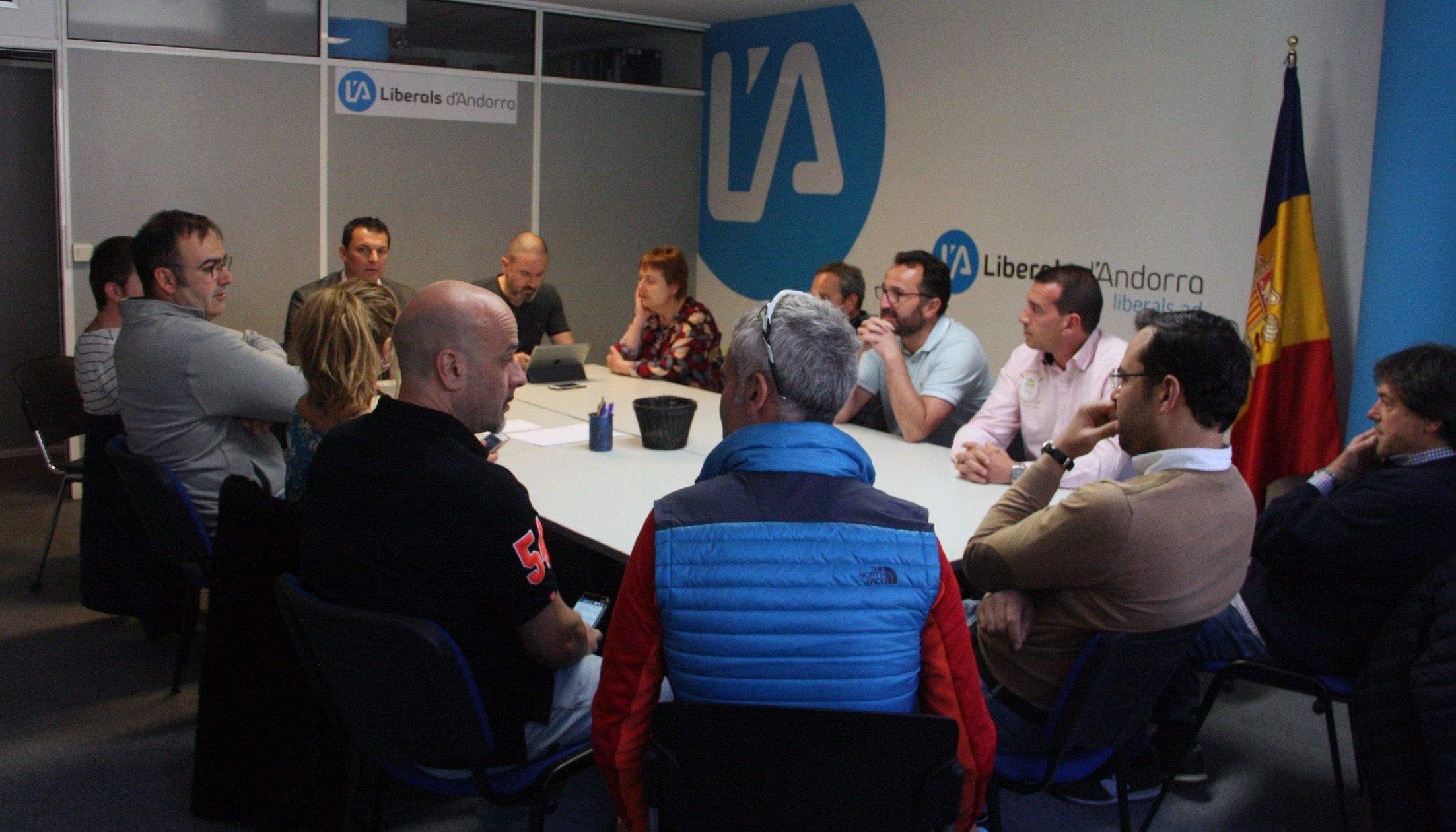 L'executiva liberal s'ha reunit a primera hora de la tarda i durant diverses hores per analitzar fil per randa tot el document del pacte.