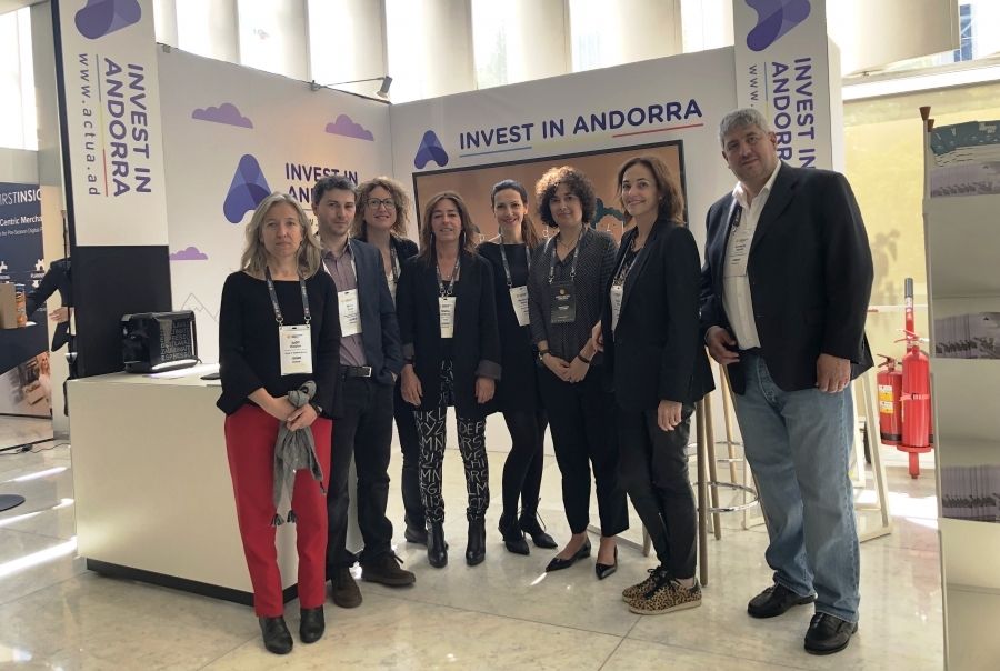 Stella Canturri, quarta per l'esquerra en una fira aquesta setmana a Amsterdam