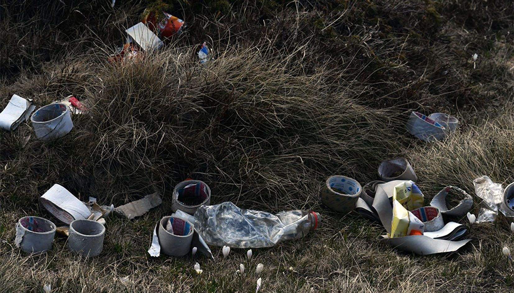 Material abandonat pels contrabandistes a tocar el Pas.