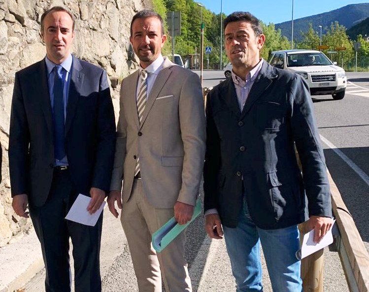 El ministre d'Ordenament, Jordi Torres amb els cònsols de la Massana, David Baró (esquerra) i d'Ordino Josep Àngel Mortés.