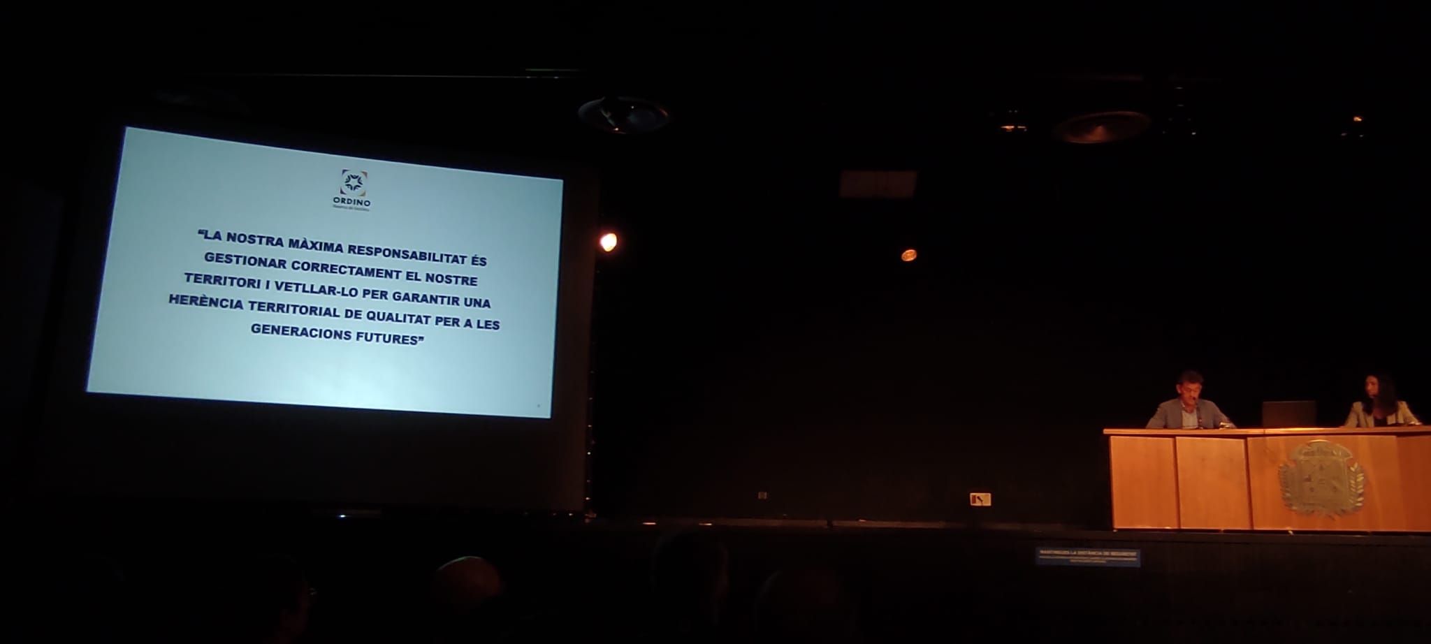 Una imatge de la reunió de poble sobre la modificació urbanística.