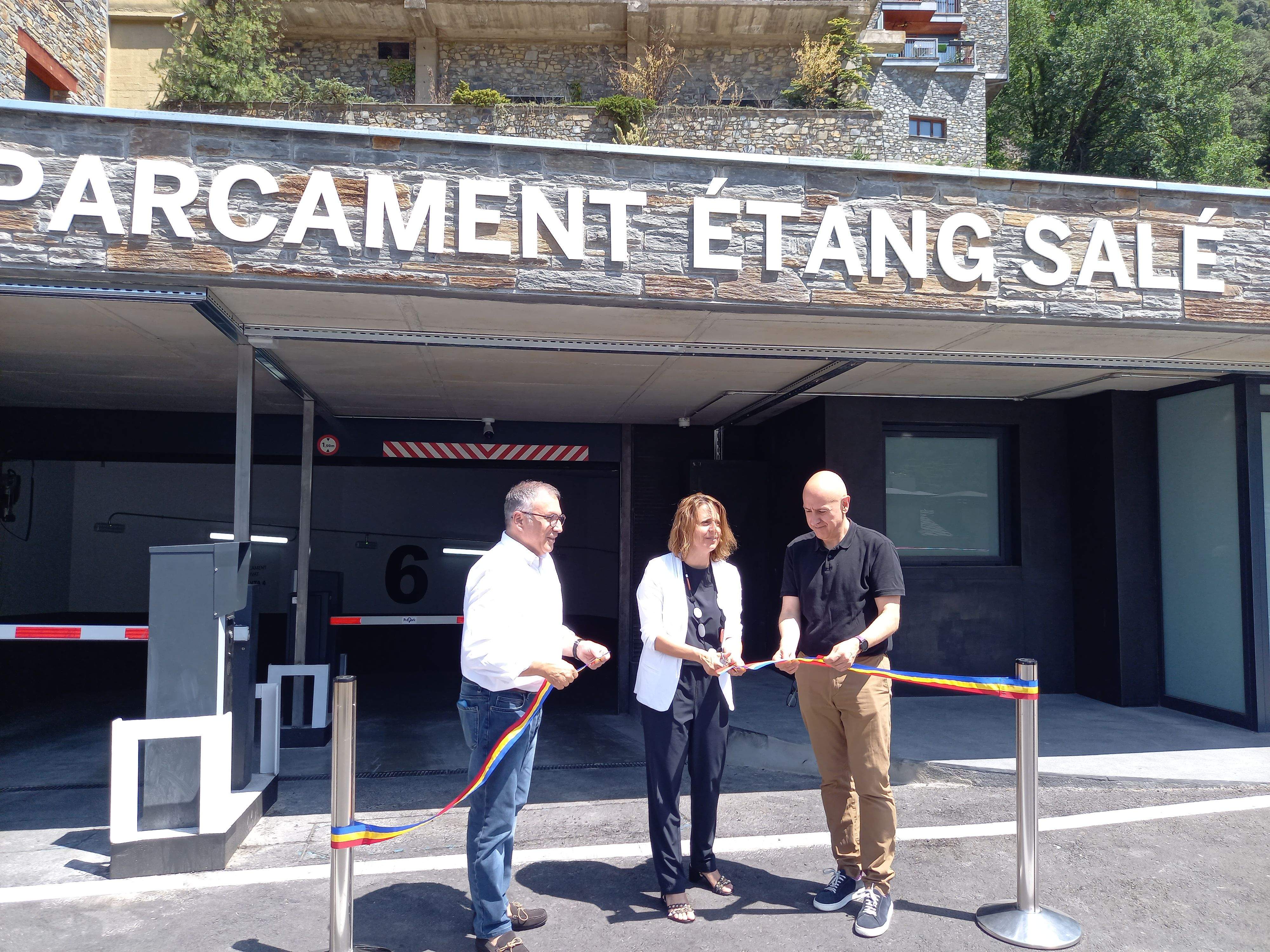 Gili, Dolsa i Closa han tallat la cinta inaugural.