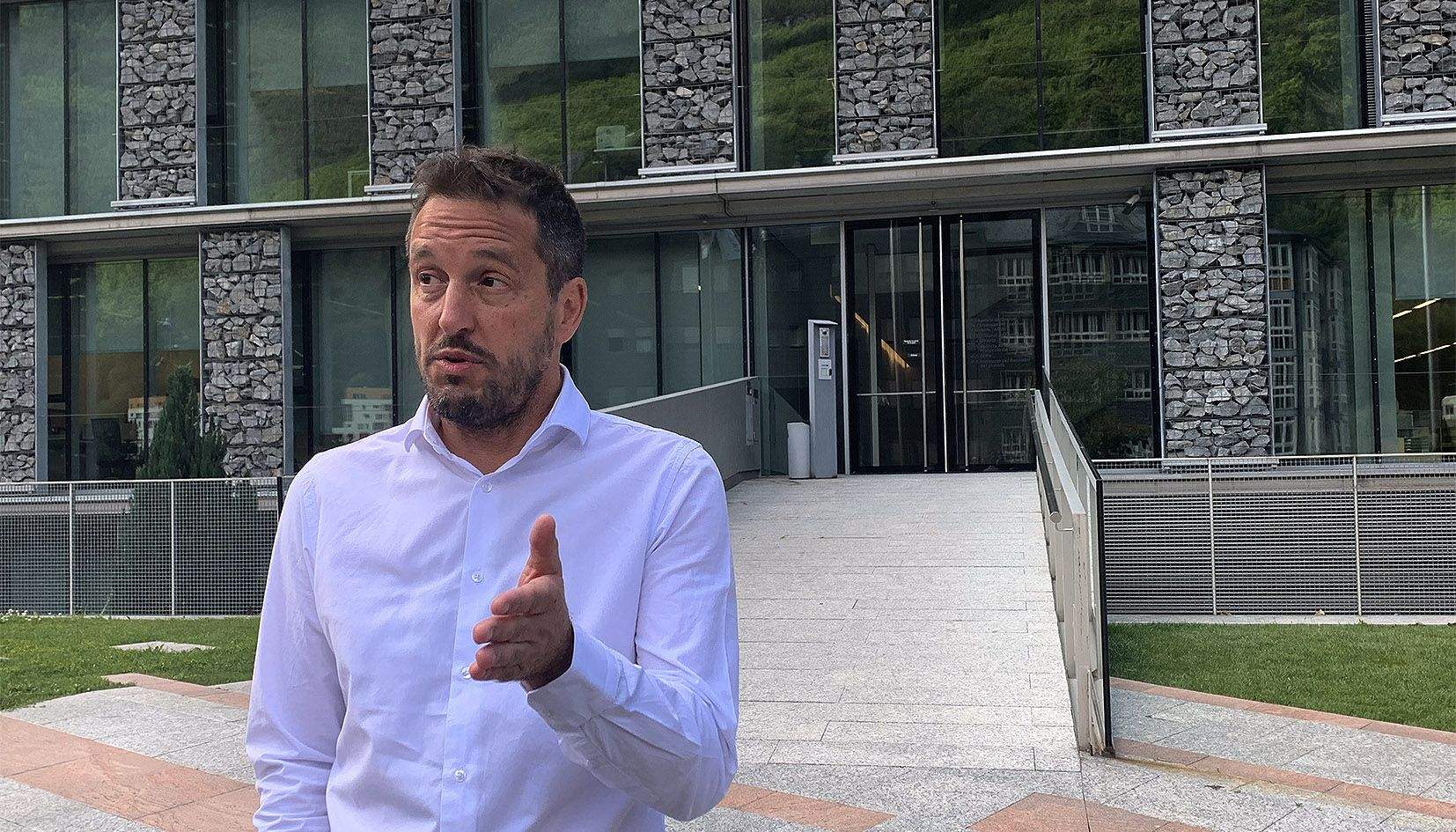 El president i líder parlamentari del PS, Pere López, en una compareixença per valorar l'estructuració governamental.