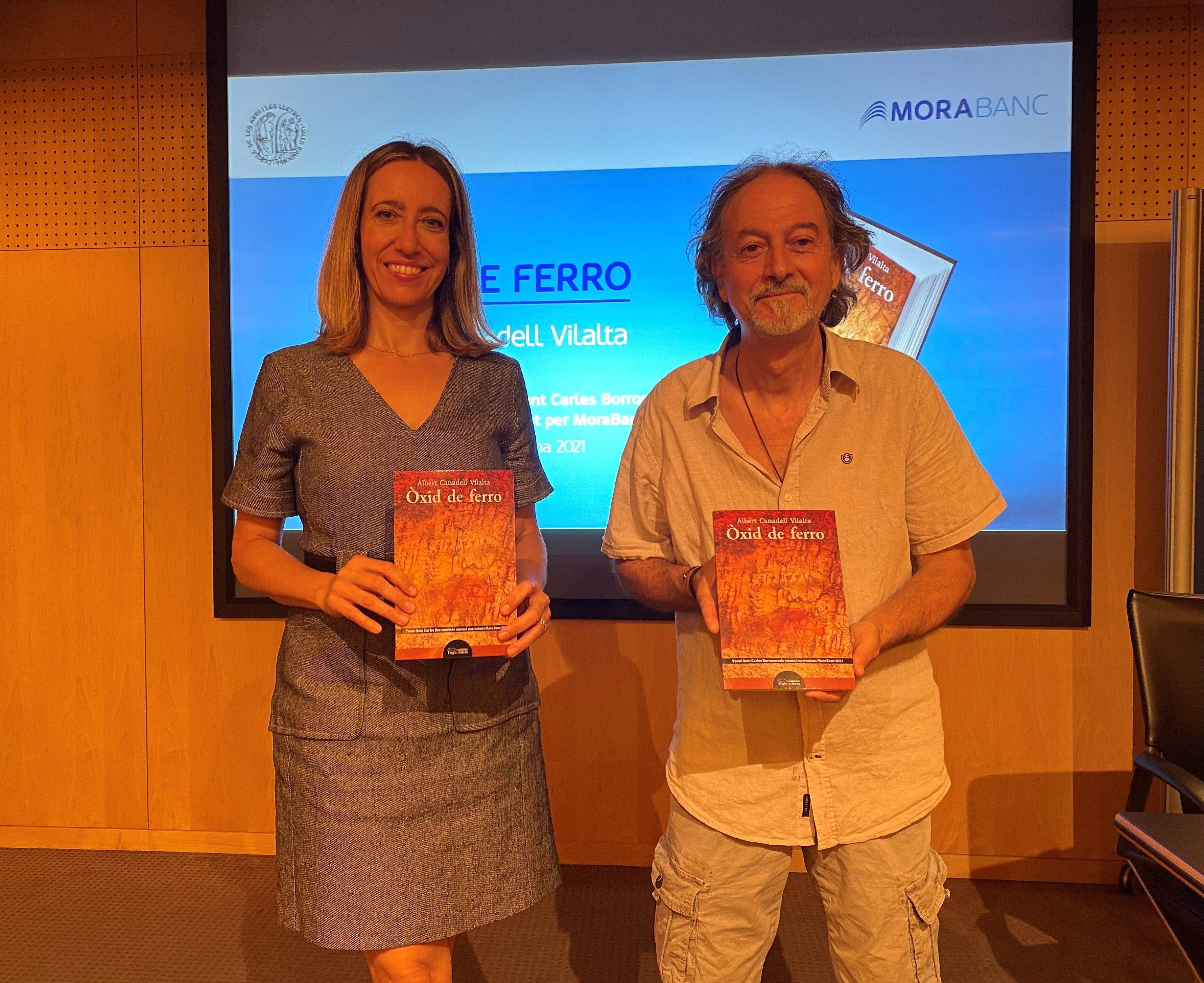 Mireia Maestre i Albert Canadell amb l'obra 'Òxid de ferro'.