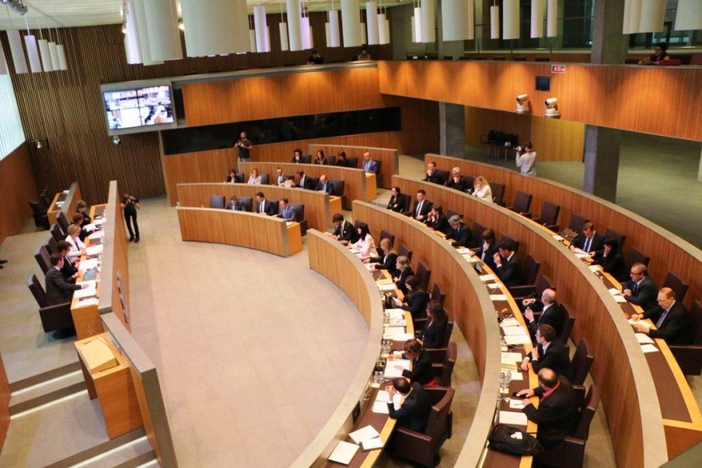 Un moment de la primera sessió de preguntes de la legislatura.