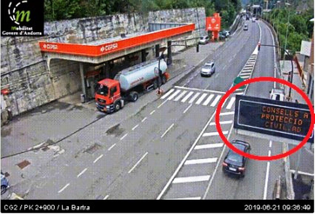 Un panell amb la informació de Protecció Civil