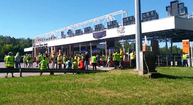 Una acció dels 'Gilets jaunes' aquest dissabte a la carretera d'accés a Andorra.