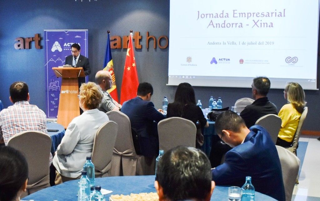 Un moment de la trobada entre representants xinesos i andorrans.