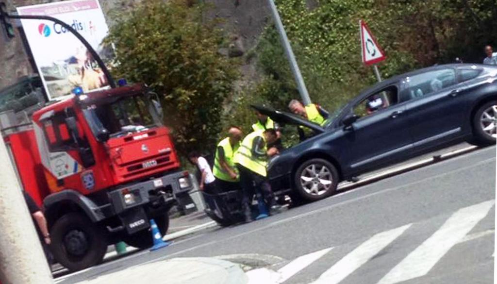 Un dels vehicles accidentats a la CG1