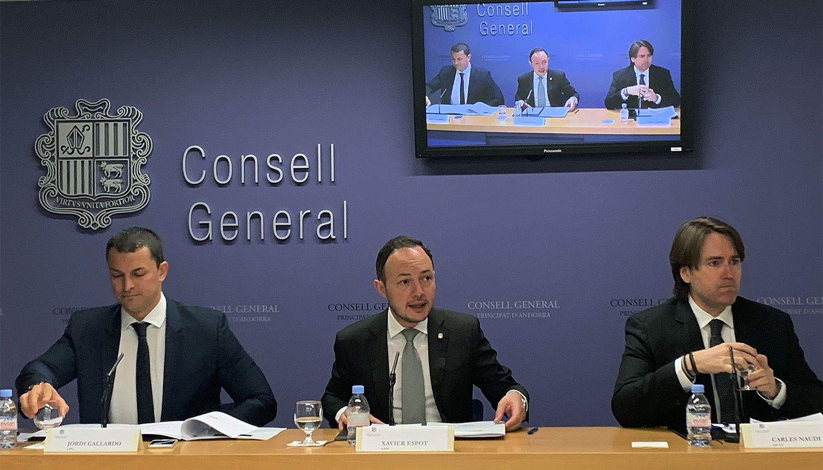 L'ara ministre de Presidència, Jordi Gallardo; el cap de Govern, Xavier Espot; i el president del grup parlamentari de CC, Carles Naudi, el dia que van presentar l'acord.