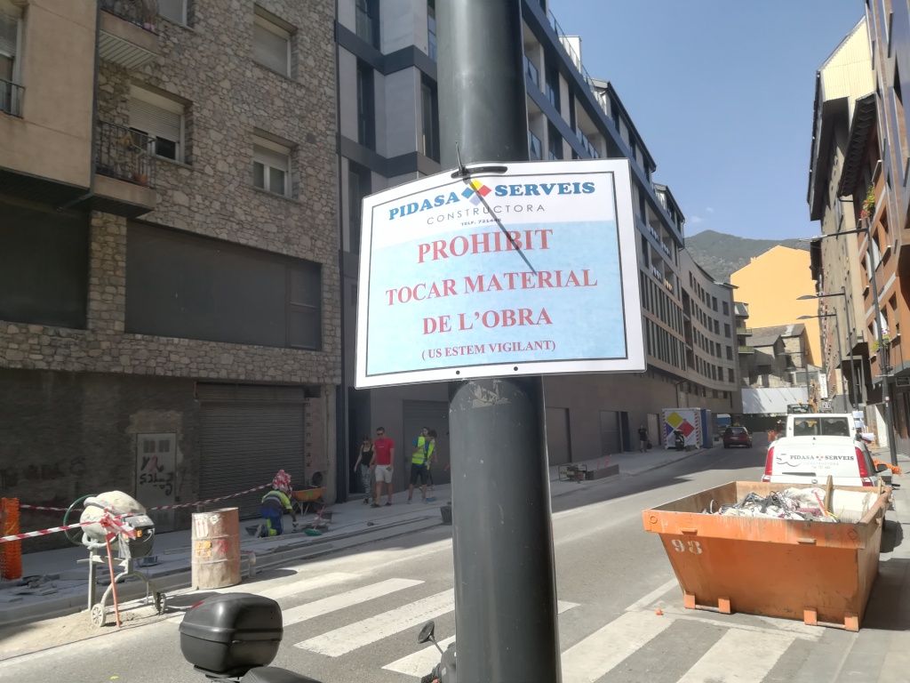 Un dels cartells de les obres de Príncep Benlloch