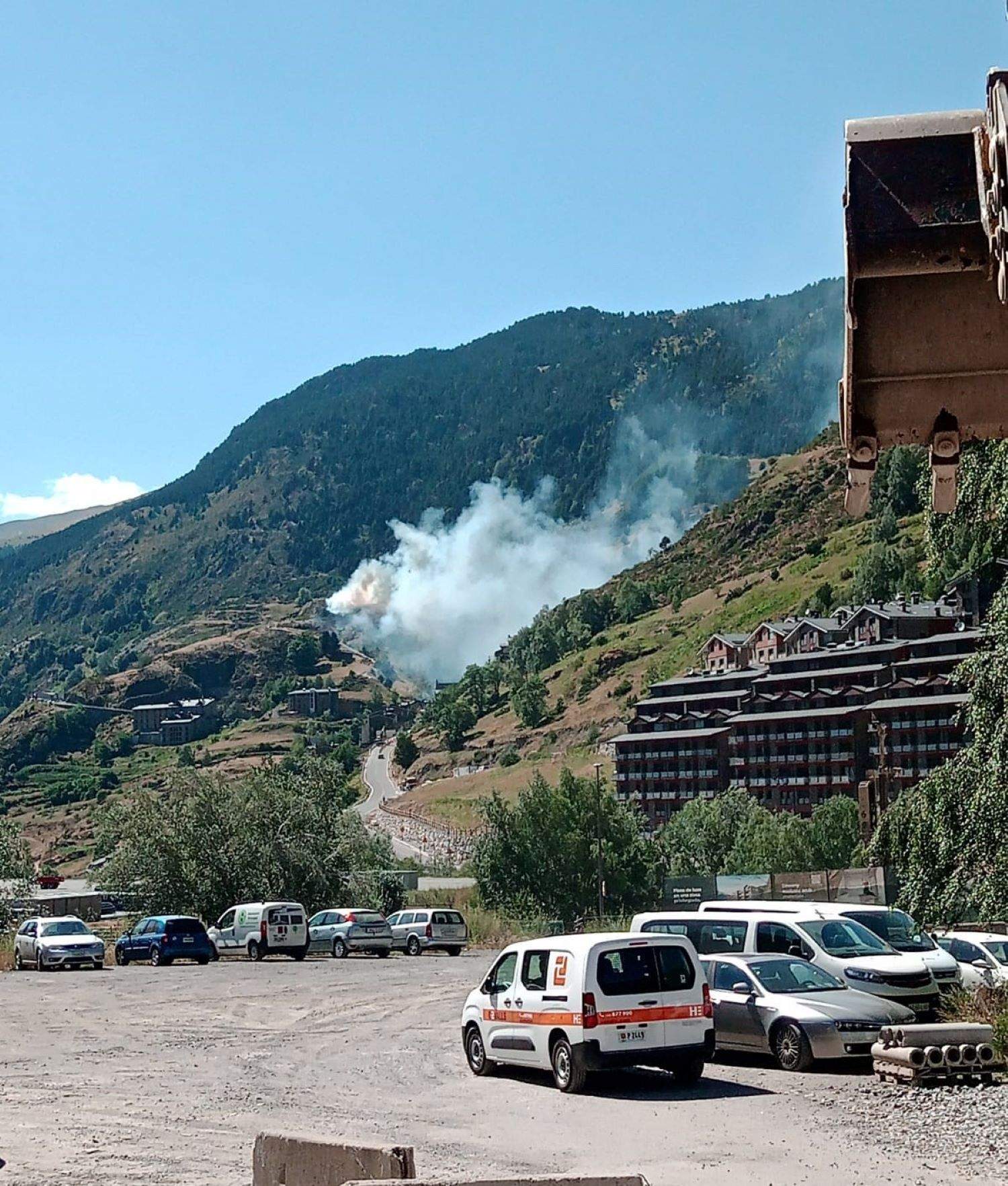 La fumera era ben visible al voltant dels Plans.