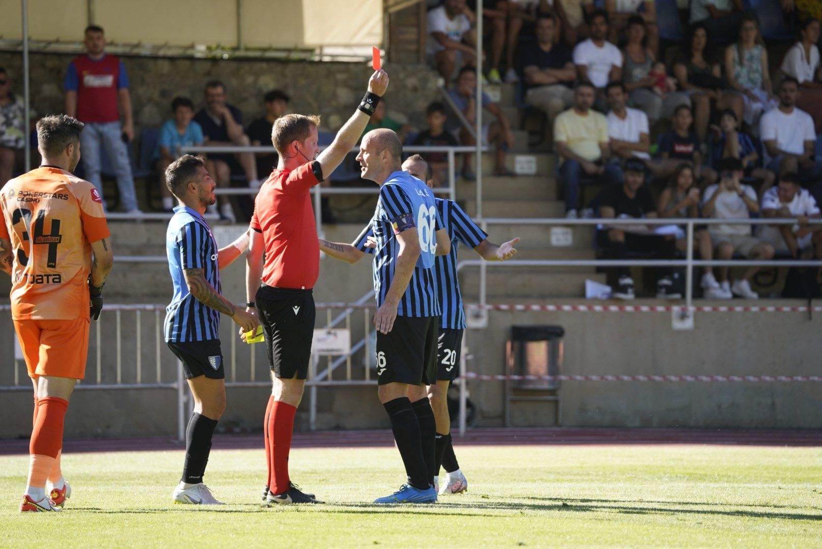 Ildefons Lima ha vist la targeta vermella.