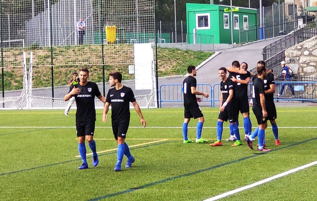 Els jugadors de l'FC Andorra celebren el primer gol.